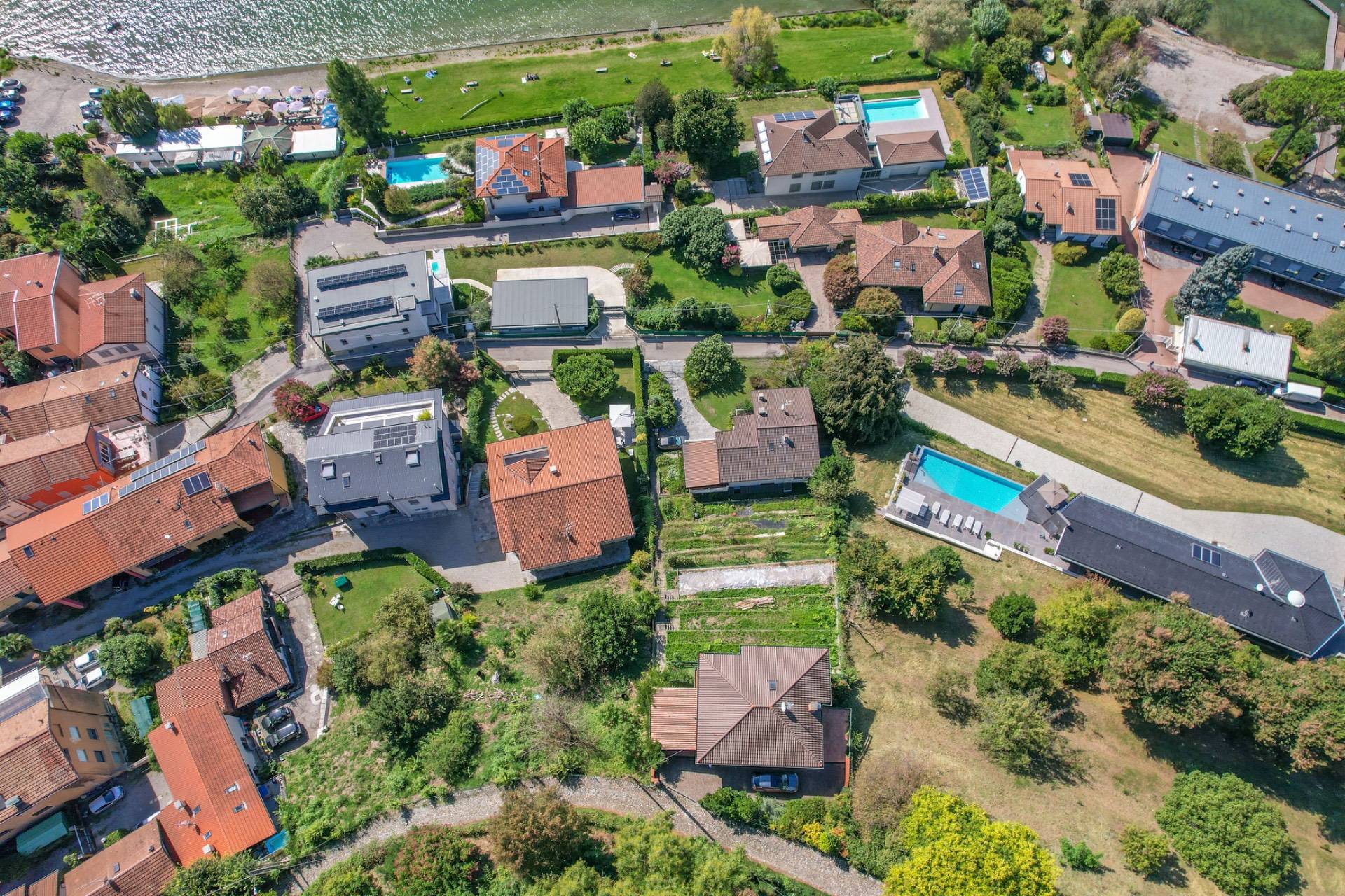 Villa in vendita a Sesto Calende