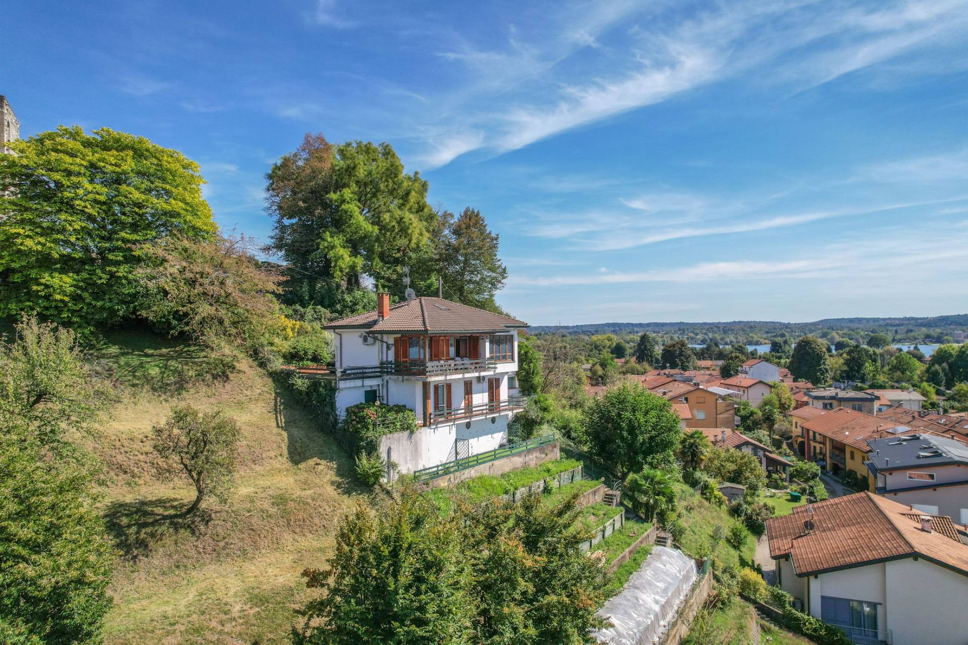 Villa in vendita a Sesto Calende