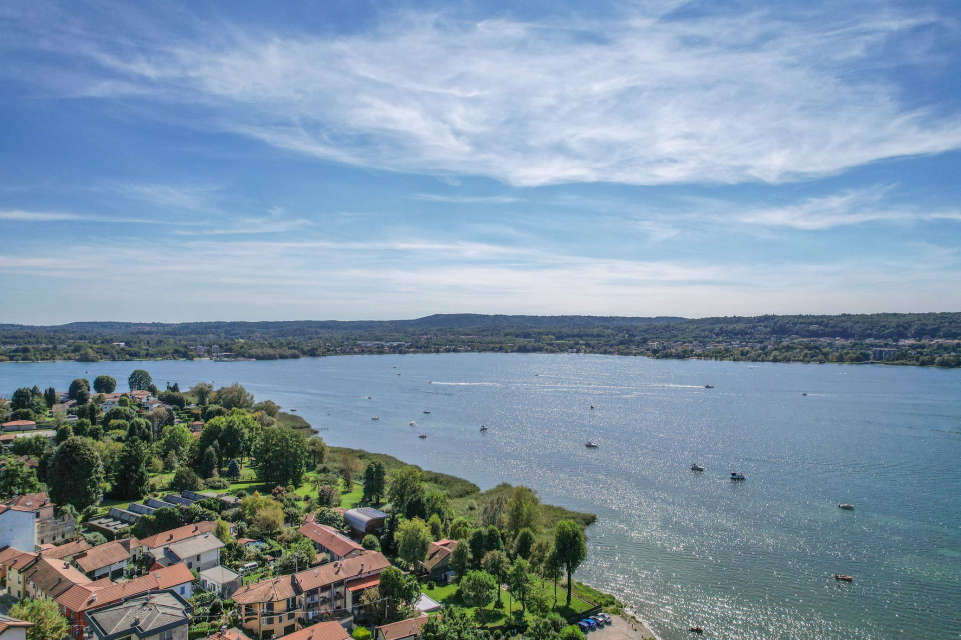 Villa in vendita a Sesto Calende