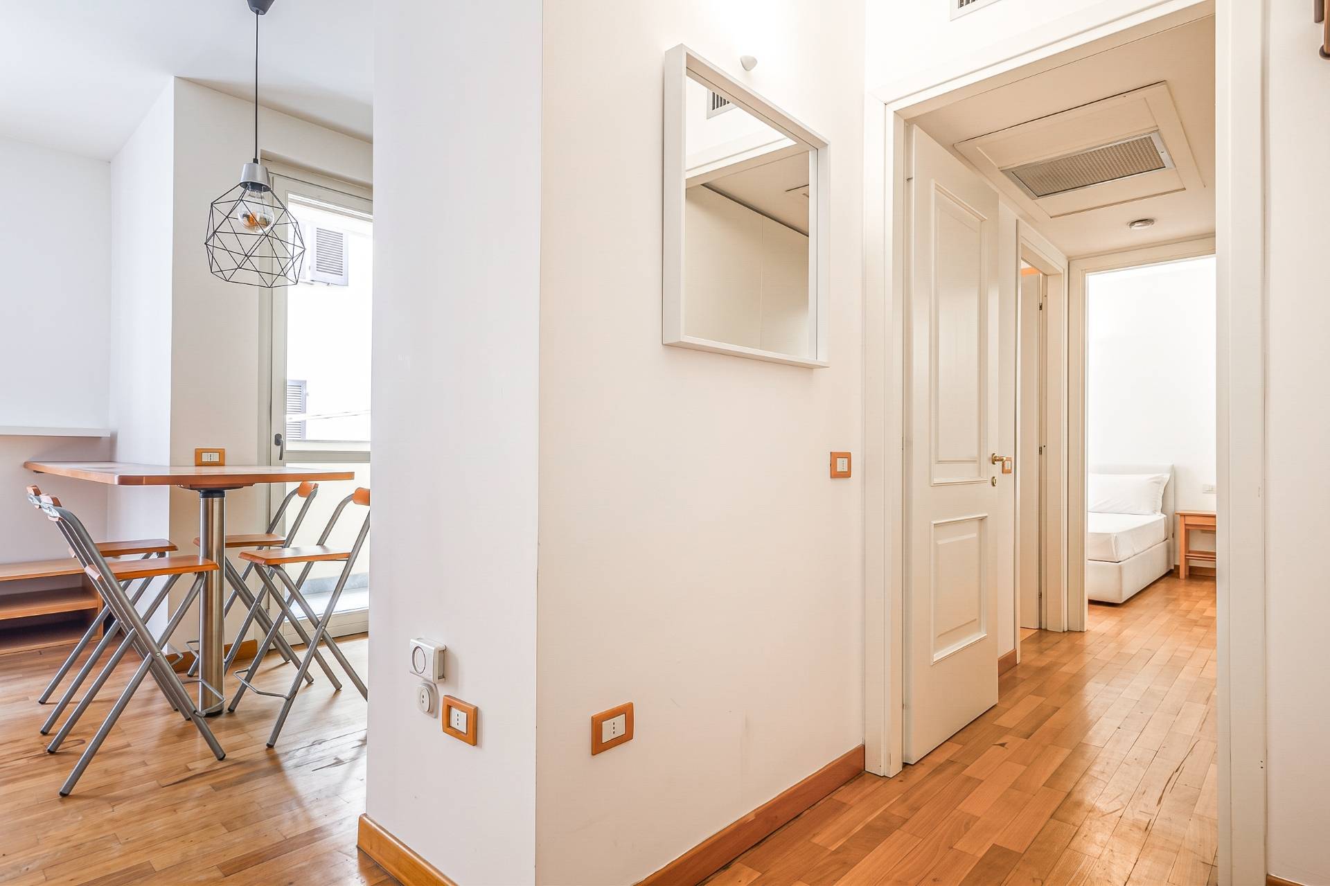 2 locali in vendita a Milano, Milano-Bocconi Corso Italia Ticinese