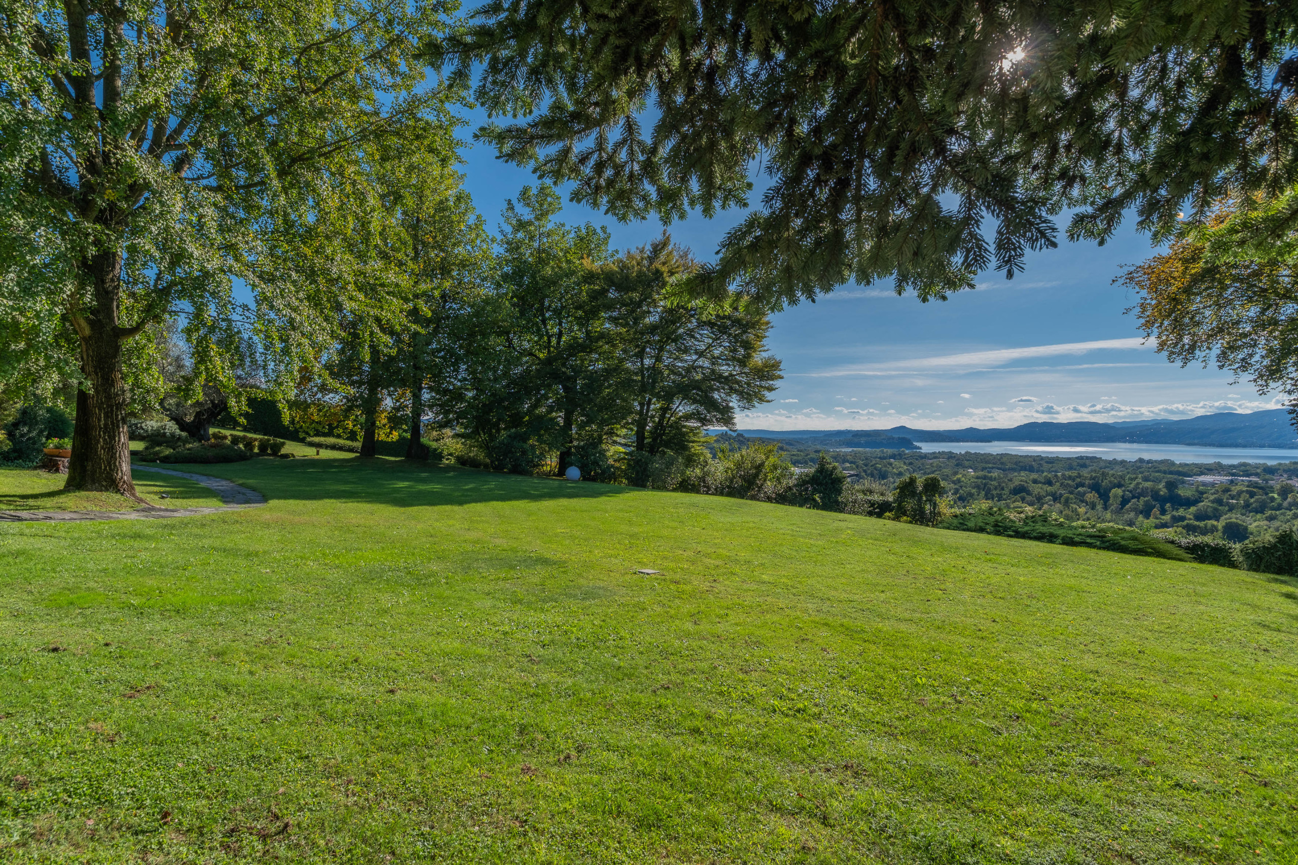 Villa in vendita a Besozzo, Cardana