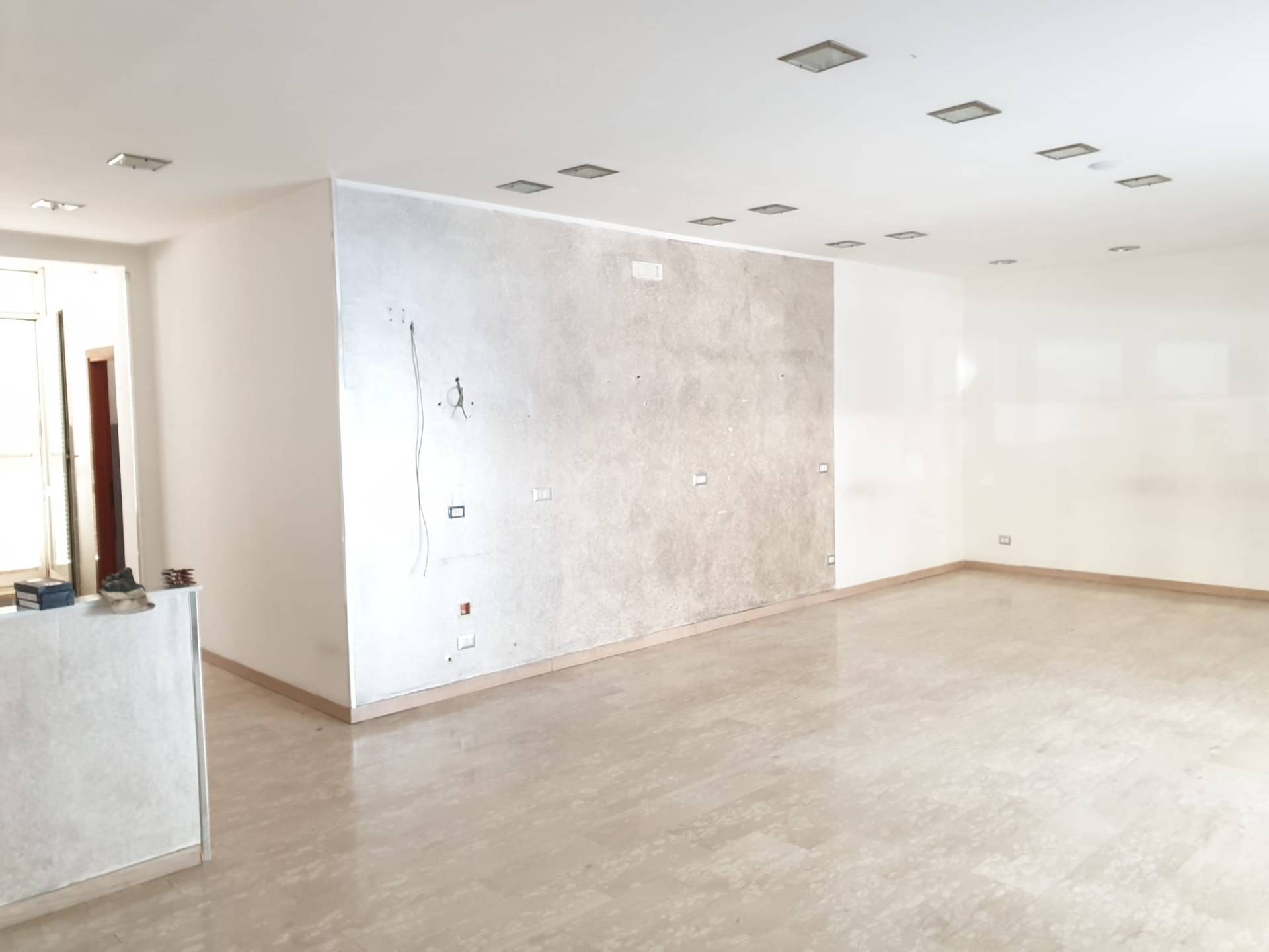 Locale commerciale in vendita a Caserta