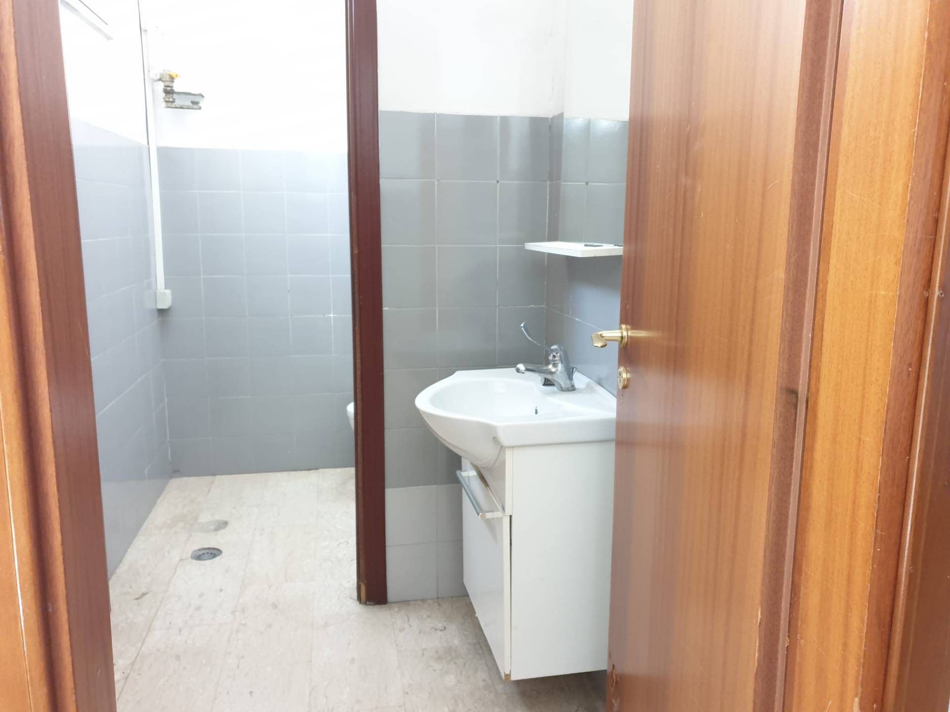 Locale commerciale in vendita a Caserta