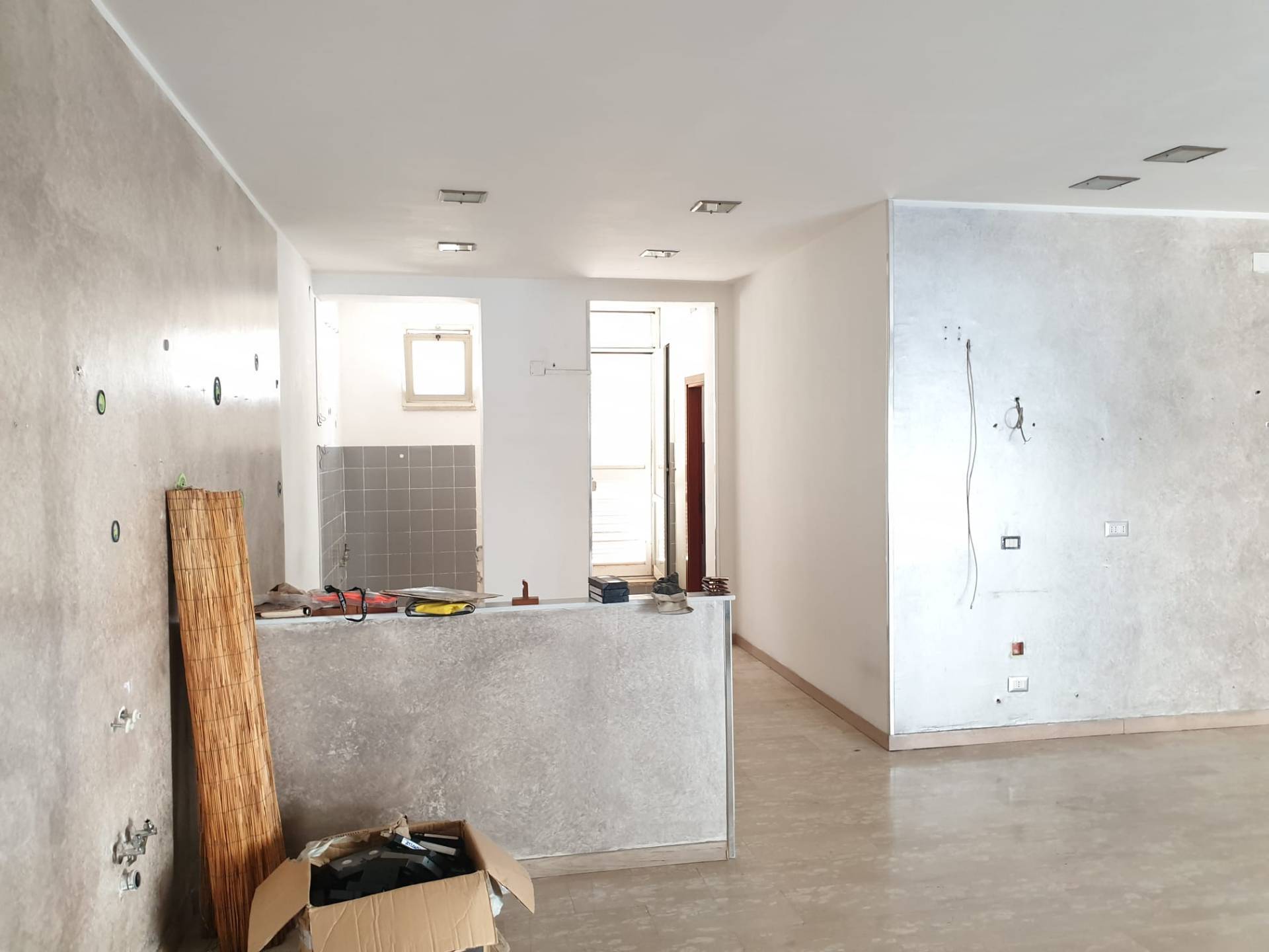 Locale commerciale in vendita a Caserta