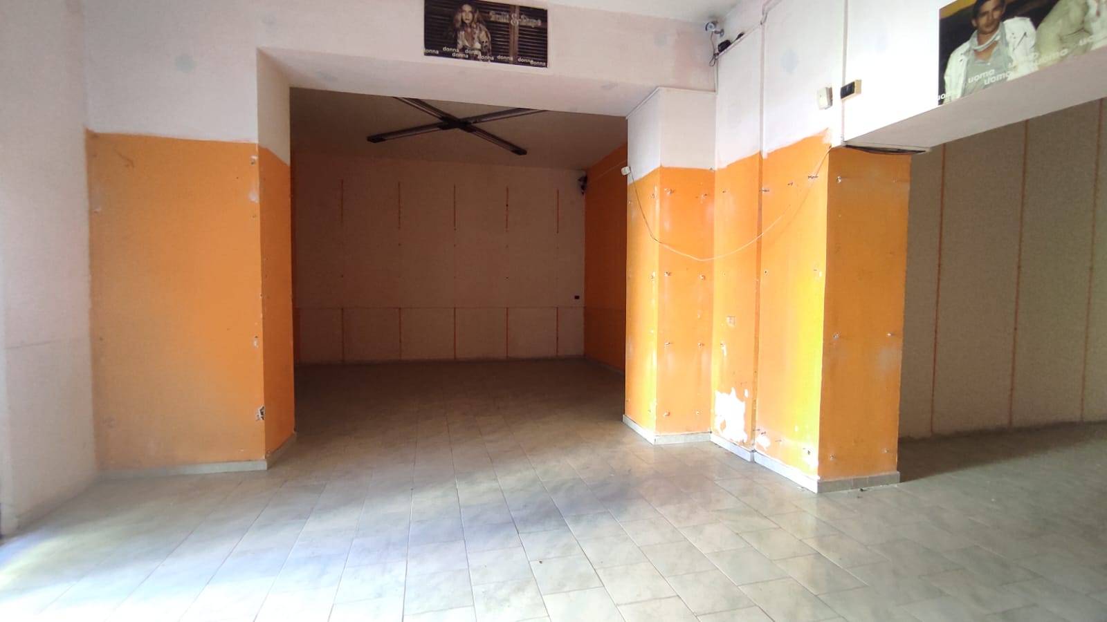 Locale commerciale in vendita a Maddaloni