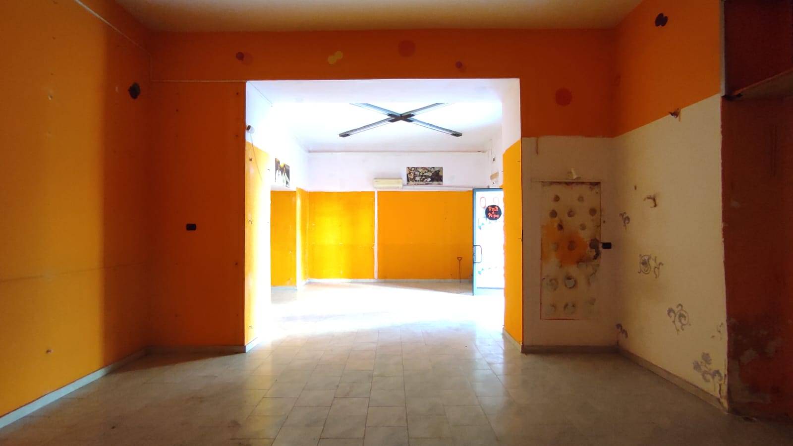 Locale commerciale in vendita a Maddaloni