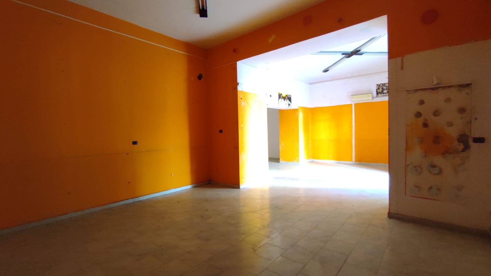 Locale commerciale in vendita a Maddaloni