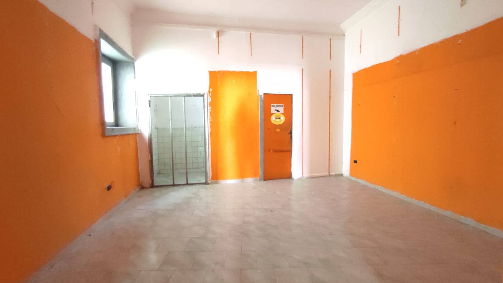 Locale commerciale in vendita a Maddaloni