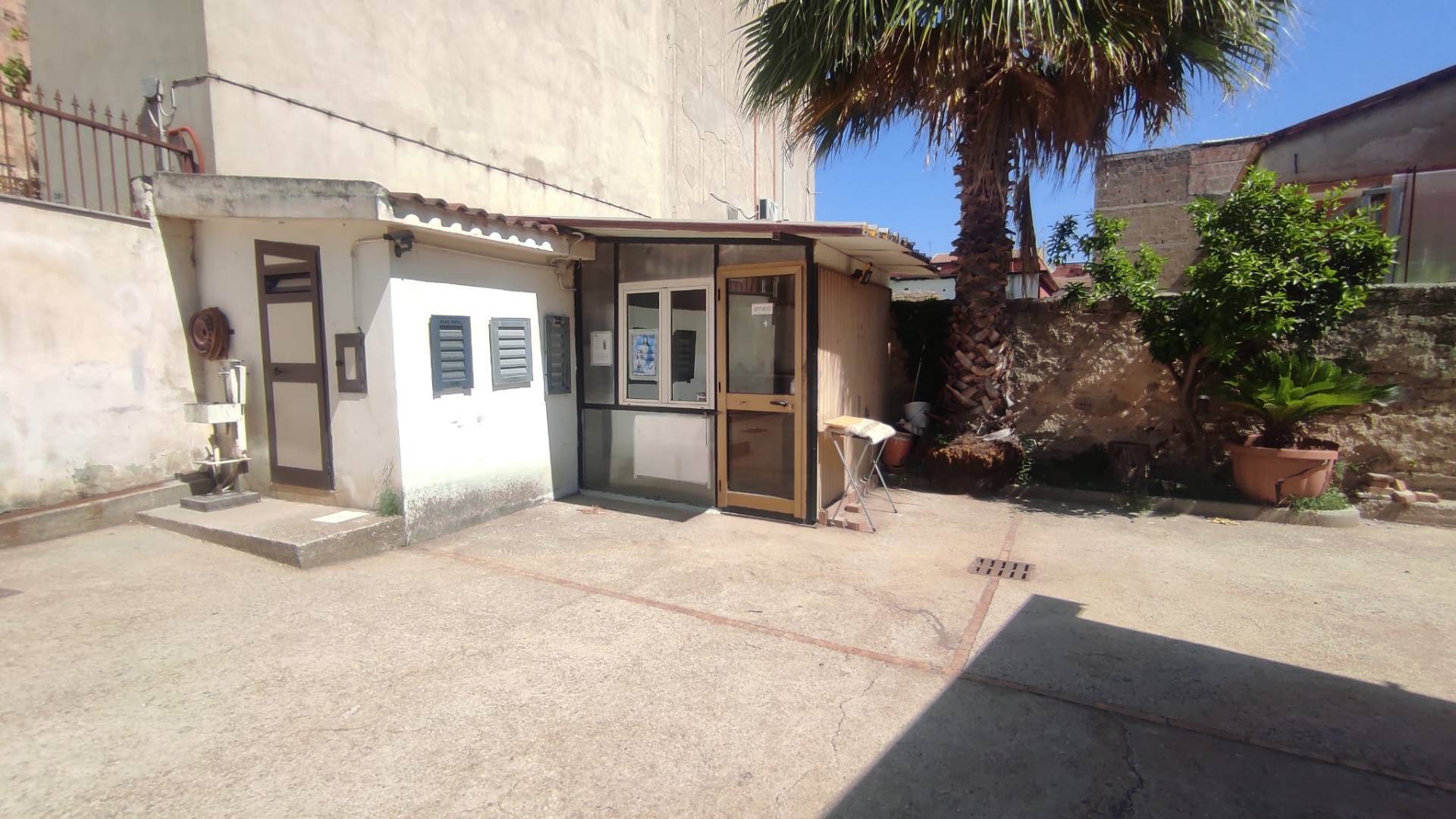 Locale commerciale in affitto a Maddaloni