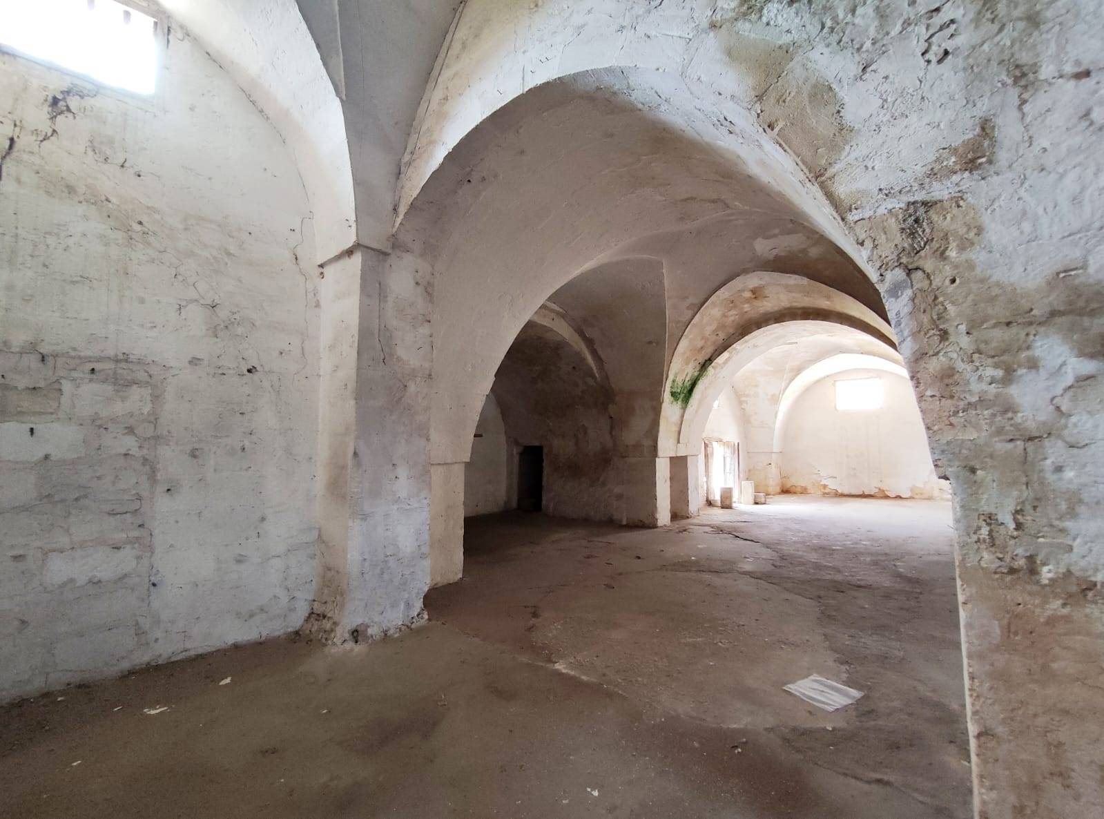 Magazzino in vendita a Sava