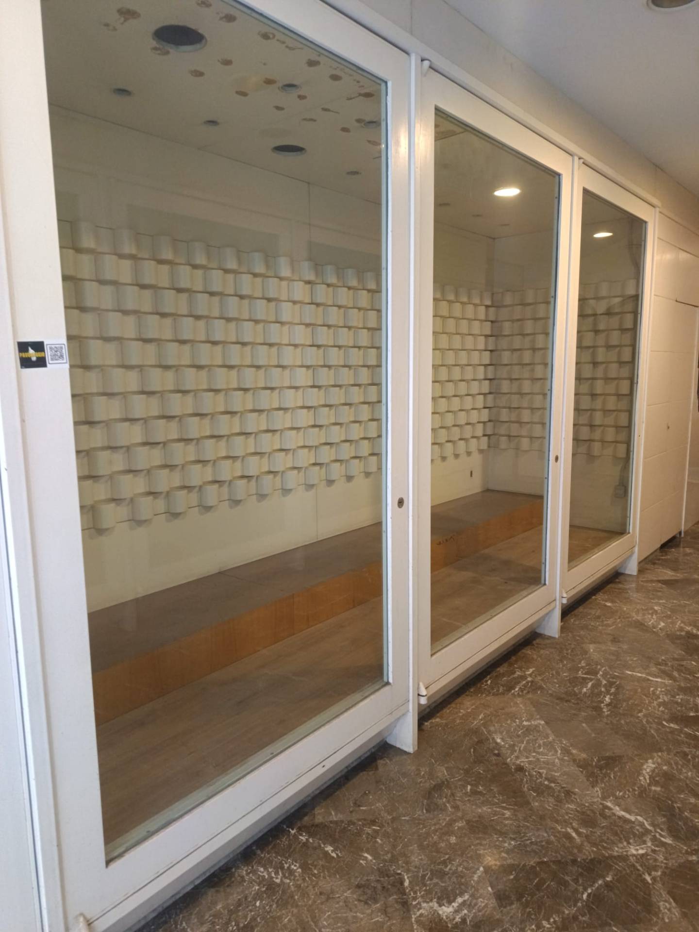 Locale commerciale in vendita a Taranto, Borgo