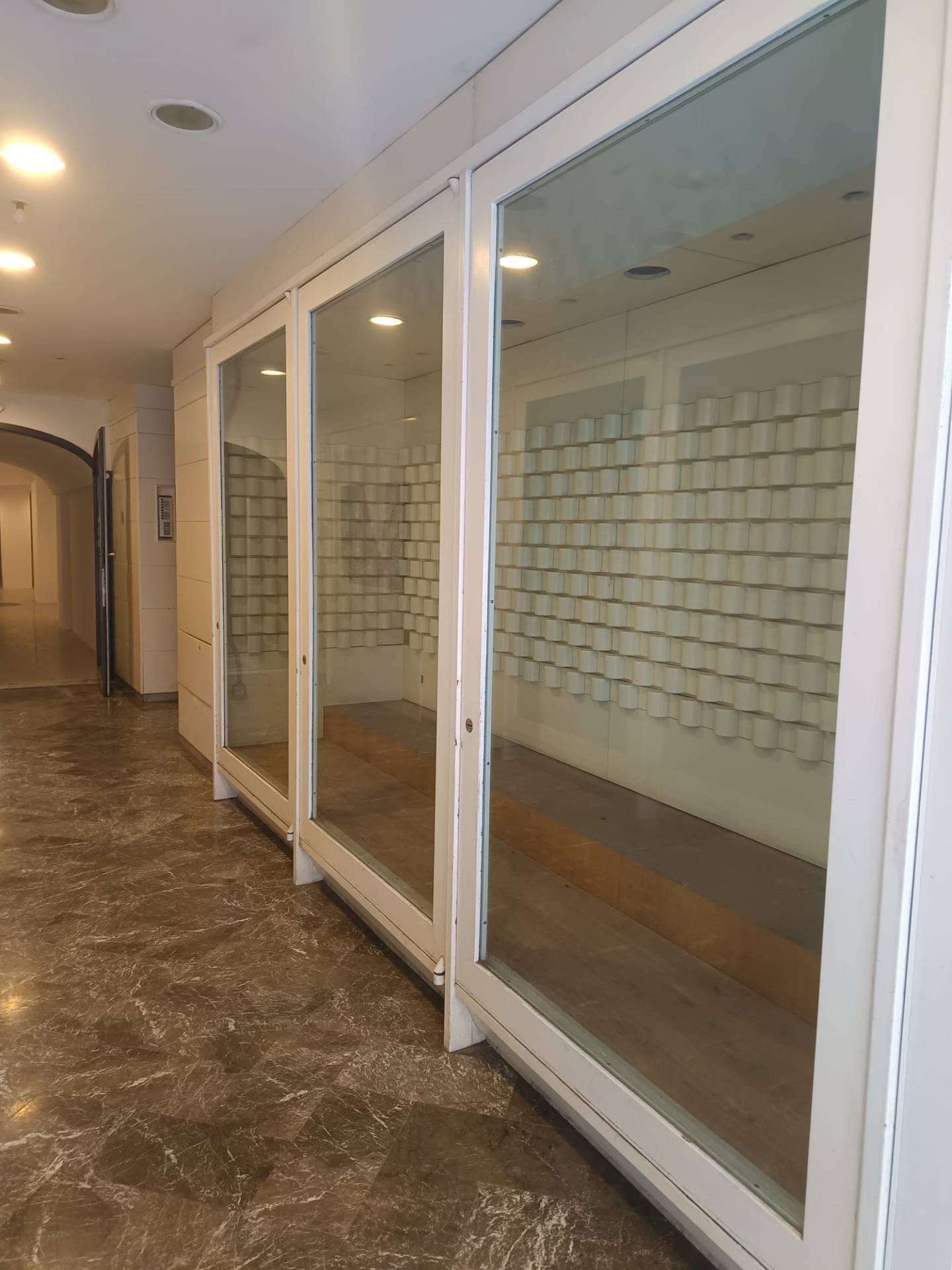 Locale commerciale in vendita a Taranto, Borgo