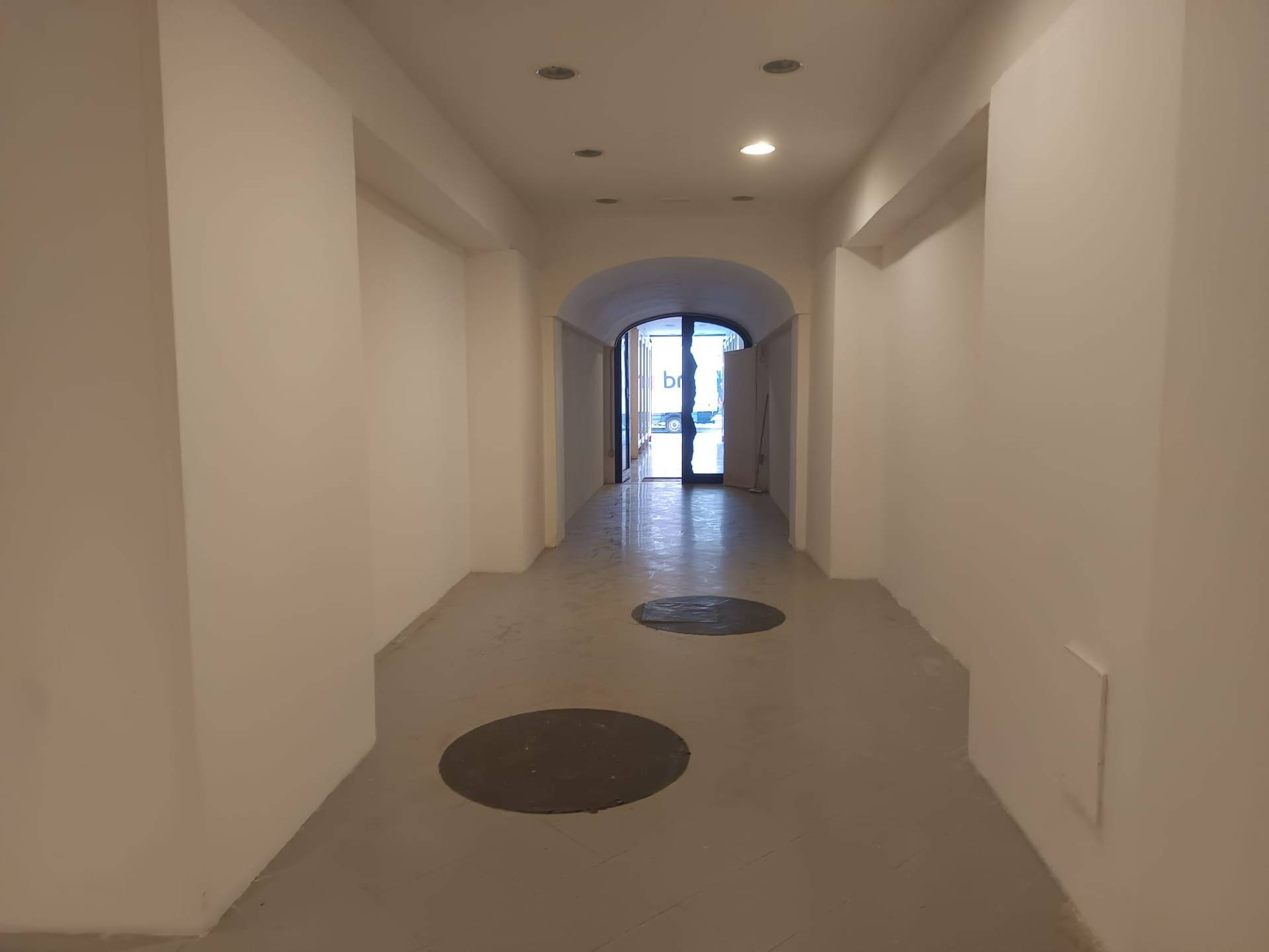 Locale commerciale in vendita a Taranto, Borgo