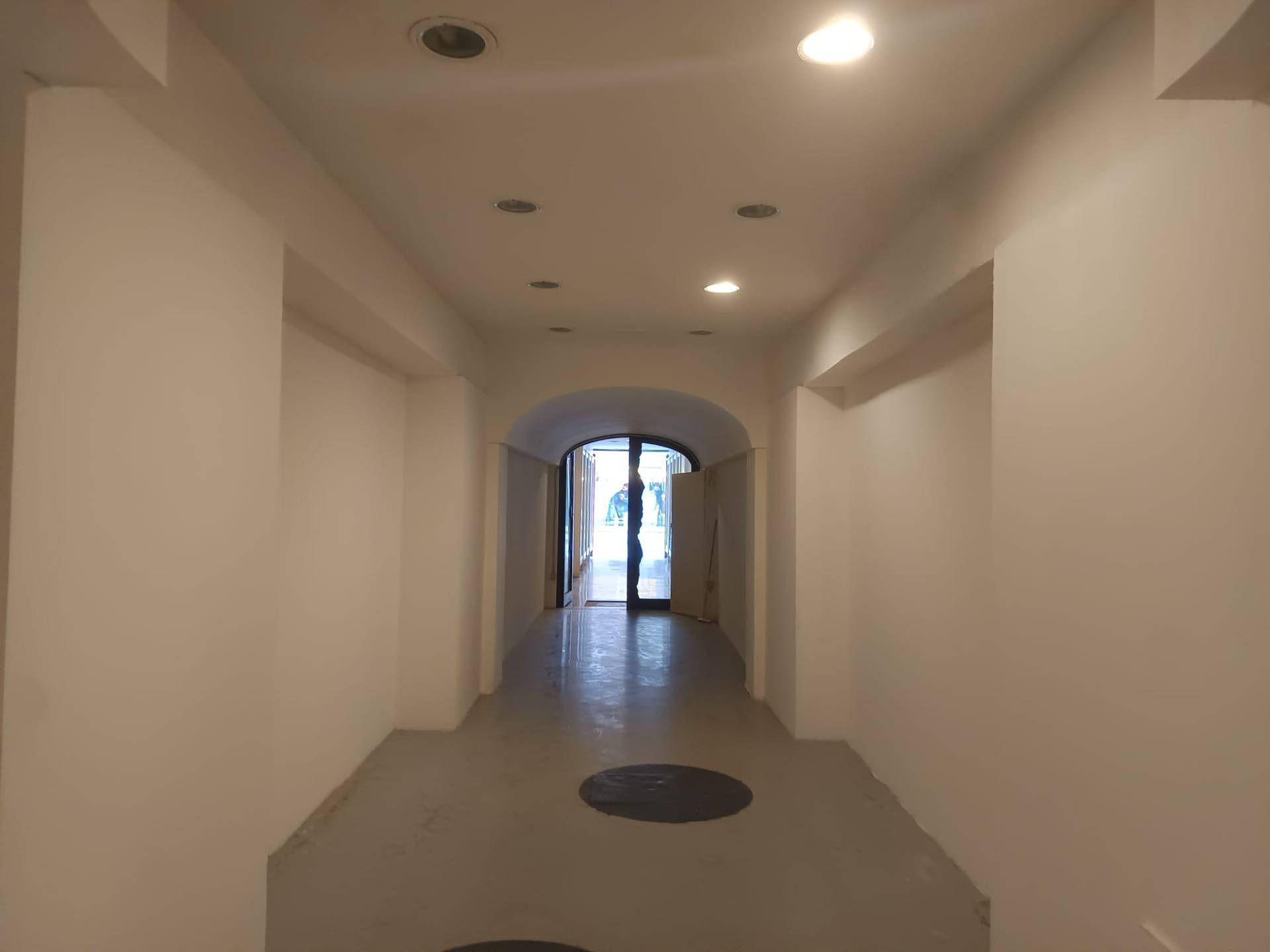 Locale commerciale in vendita a Taranto, Borgo