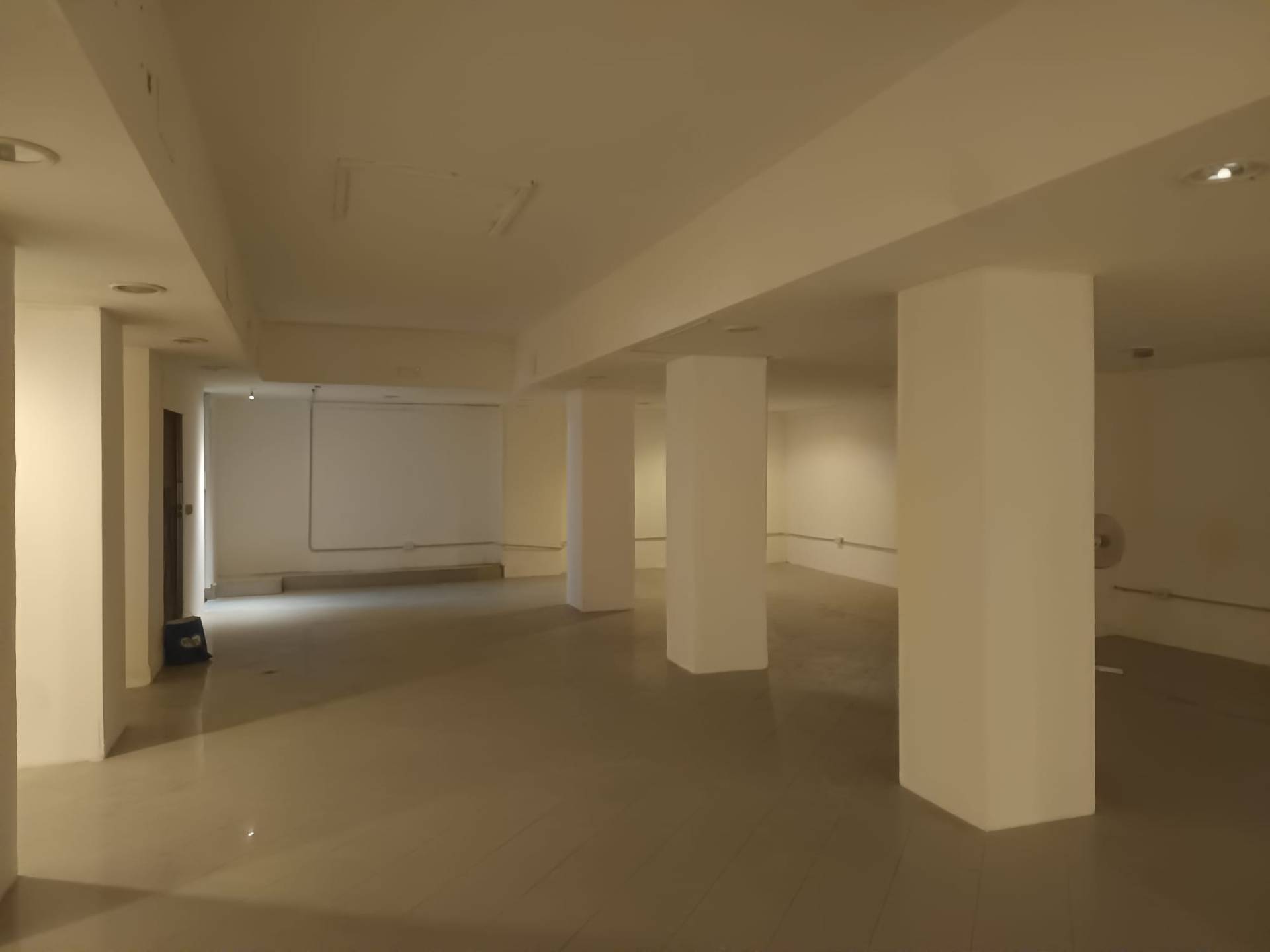 Locale commerciale in vendita a Taranto, Borgo