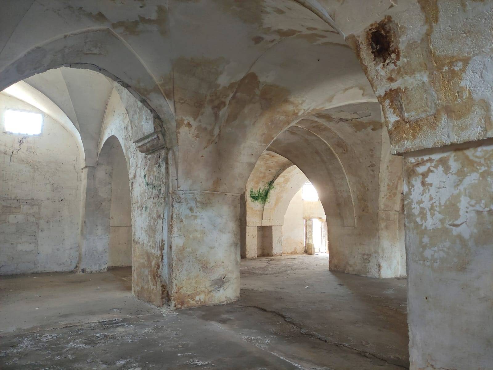 Magazzino in vendita a Sava