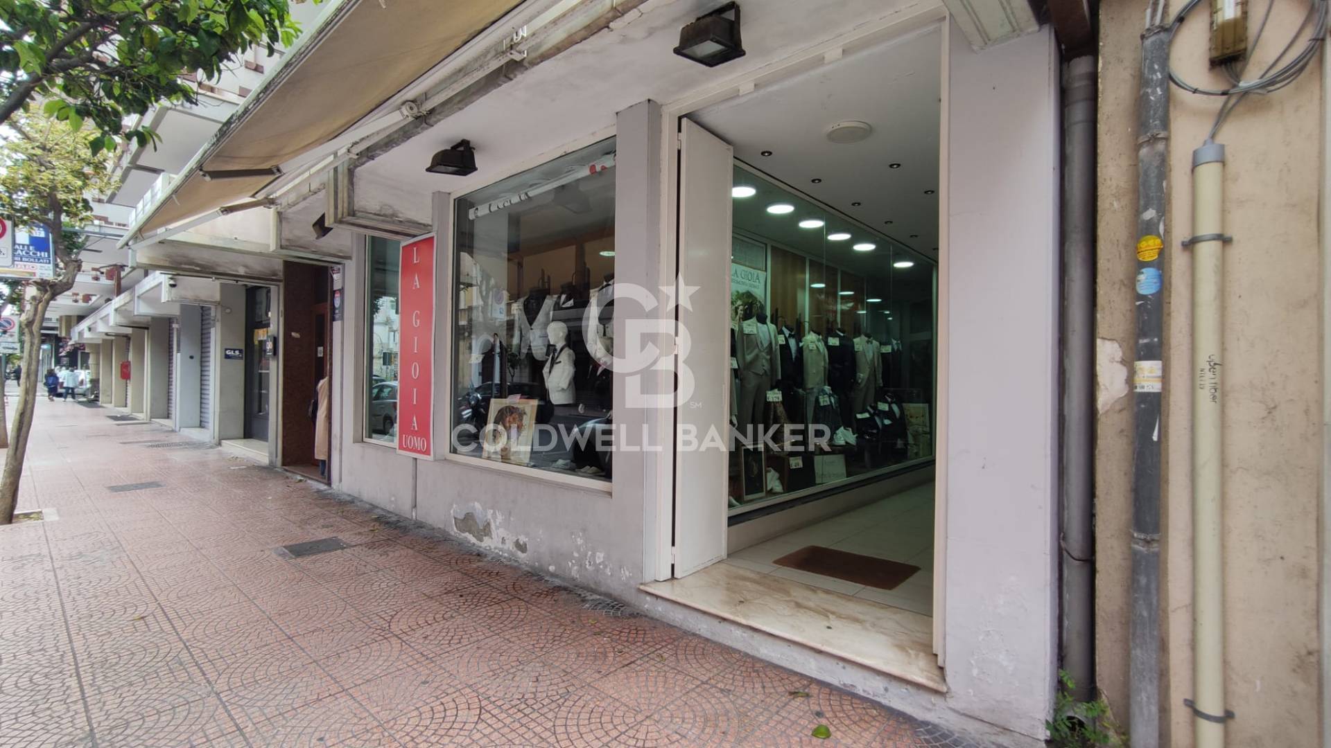 Locale commerciale in vendita a Taranto, Borgo