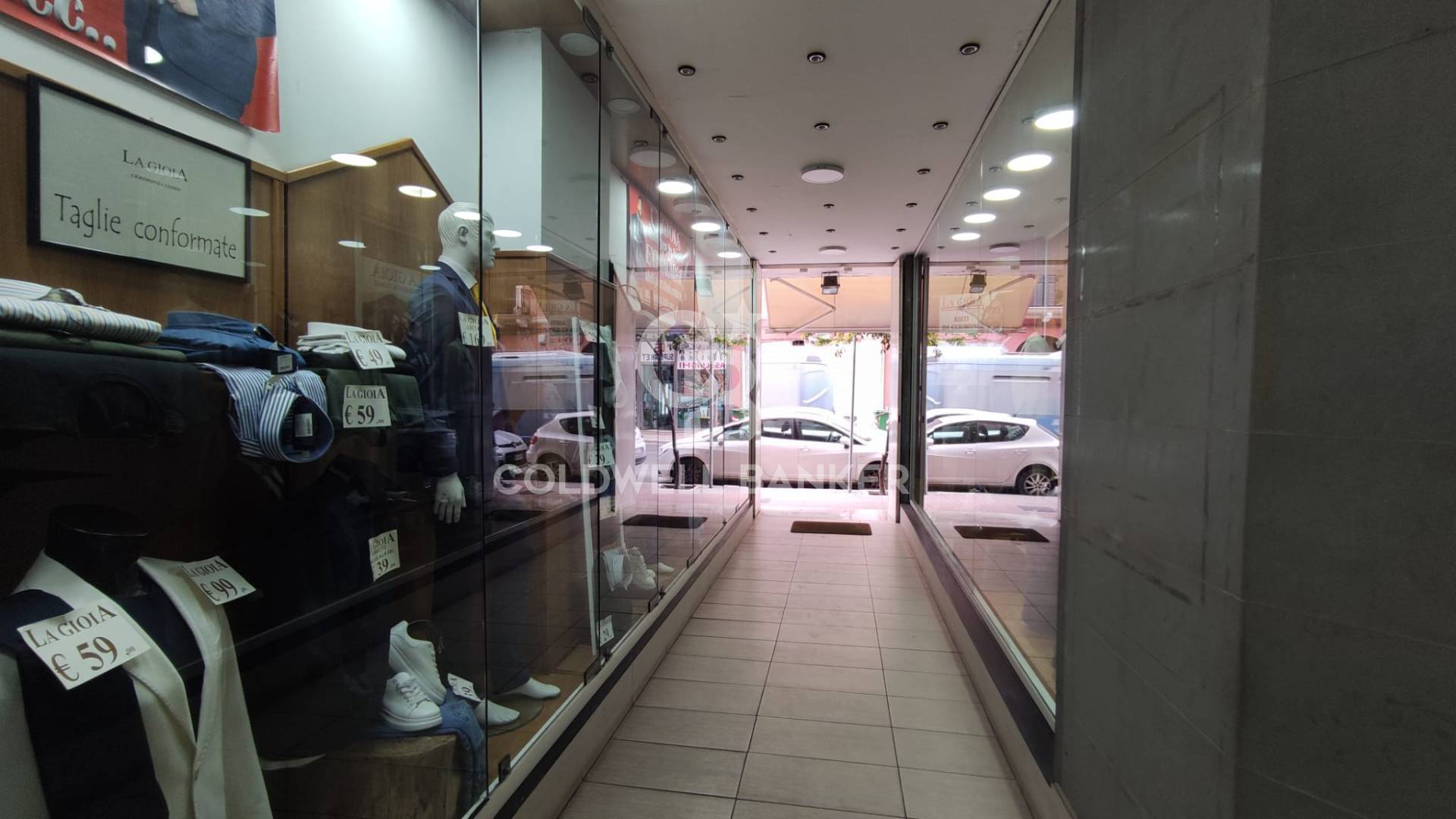 Locale commerciale in vendita a Taranto, Borgo