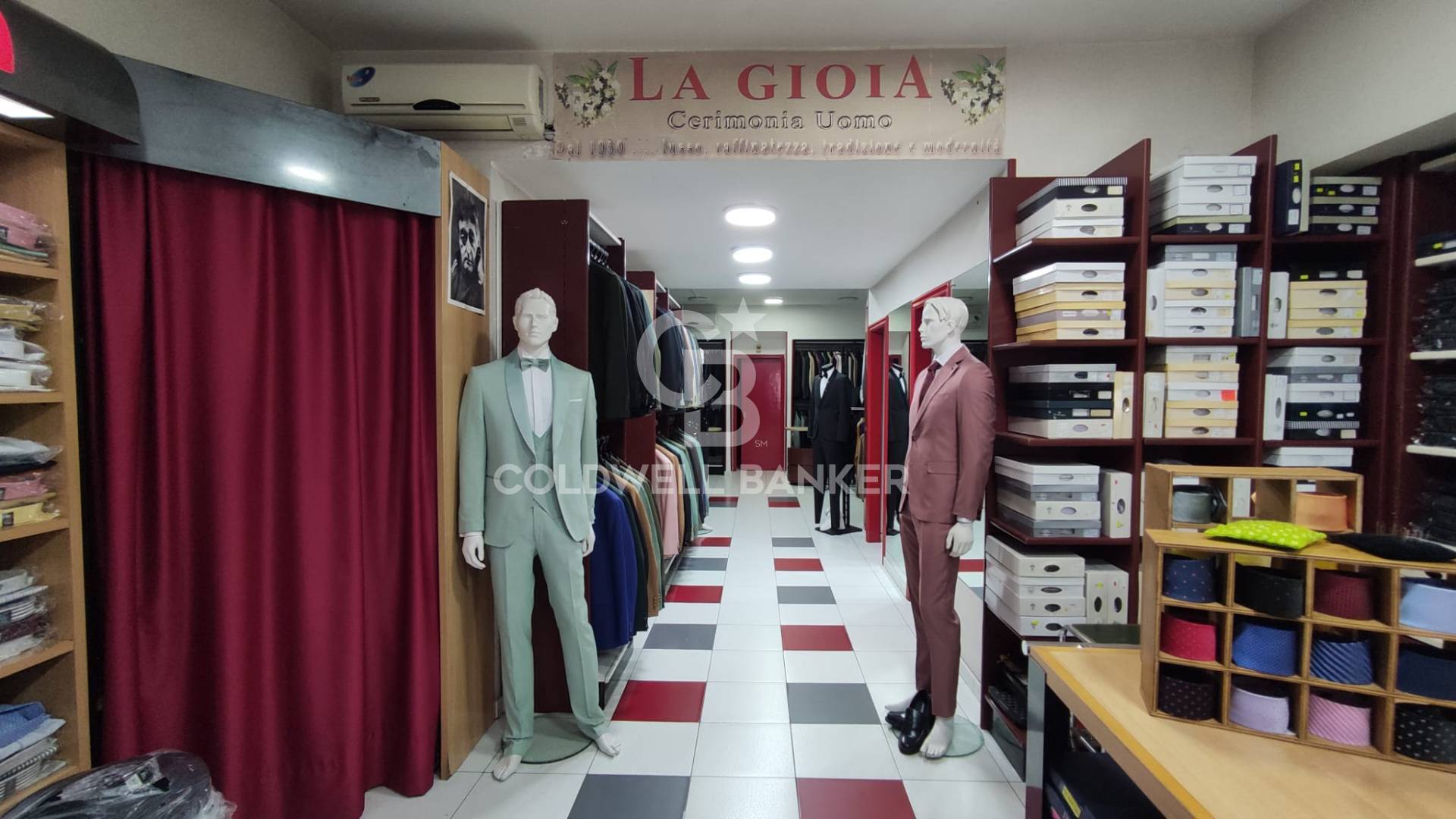 Locale commerciale in vendita a Taranto, Borgo