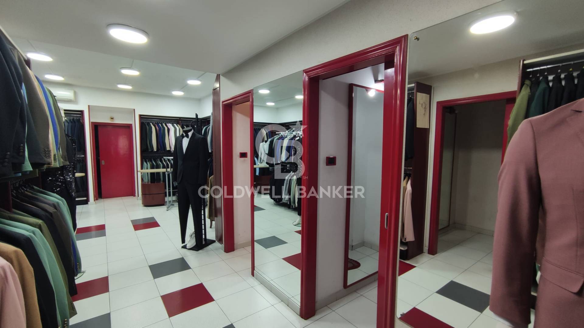 Locale commerciale in vendita a Taranto, Borgo