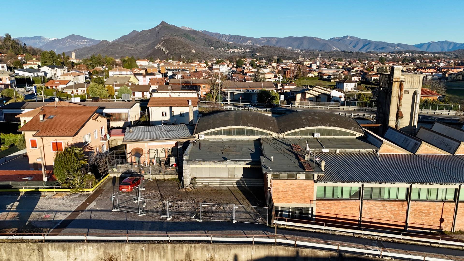 Edificio Industriale in vendita a Induno Olona