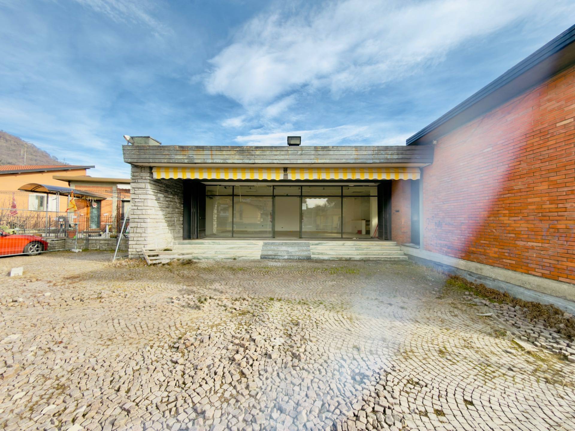 Capannone industriale in vendita a Induno Olona