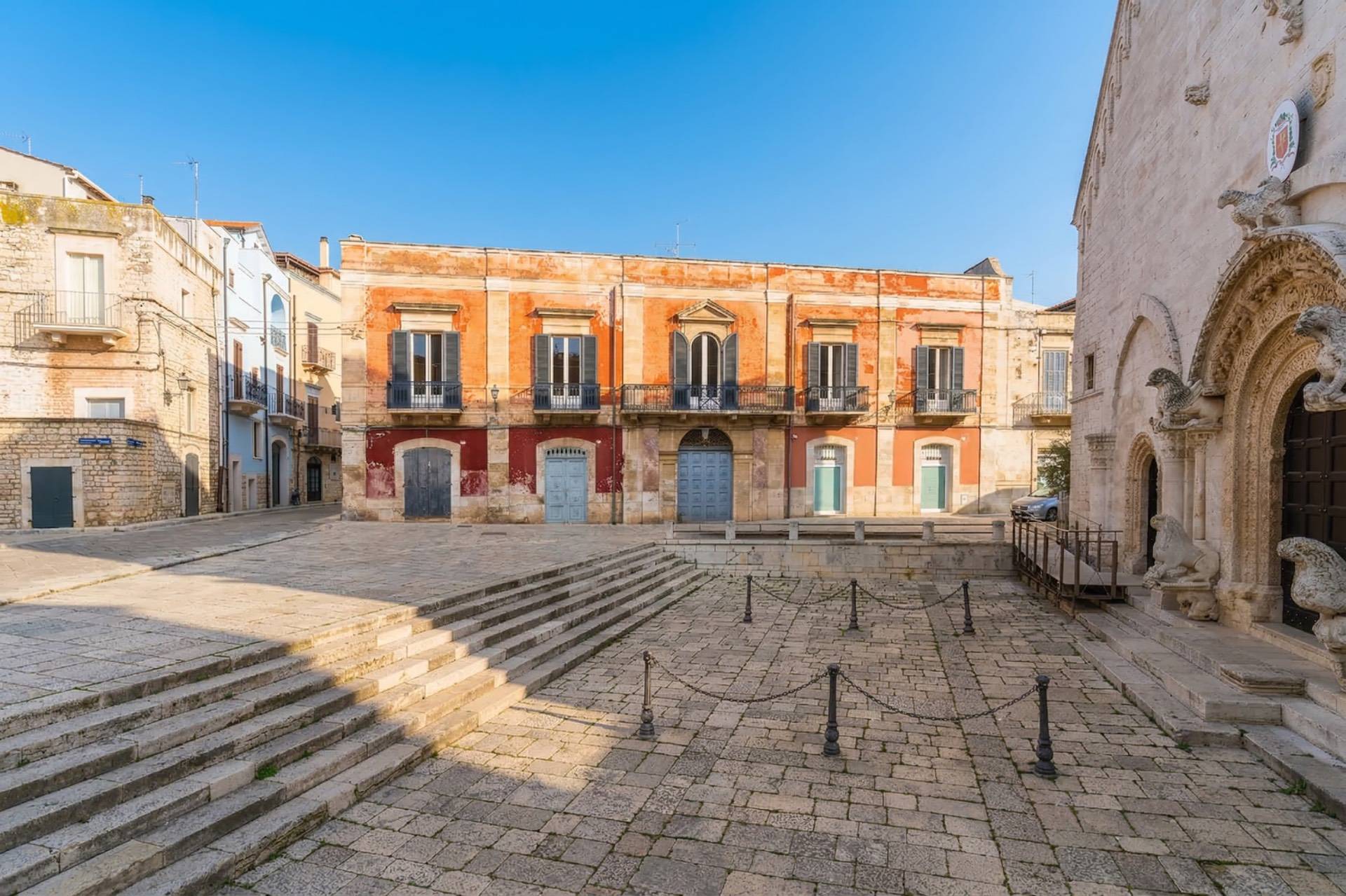 Palazzo in vendita a Ruvo di Puglia, Centro