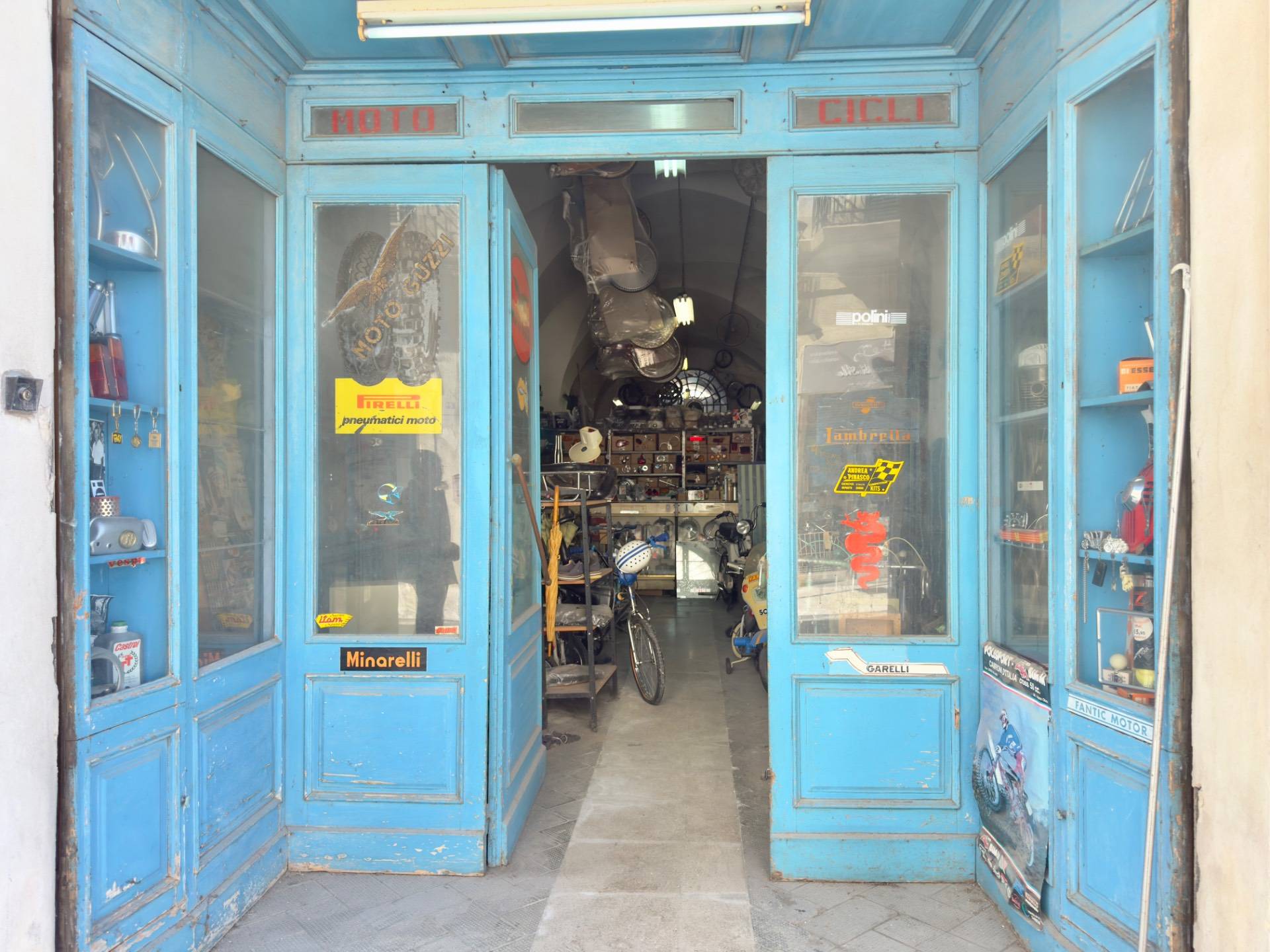 Locale commerciale in vendita a Galatina