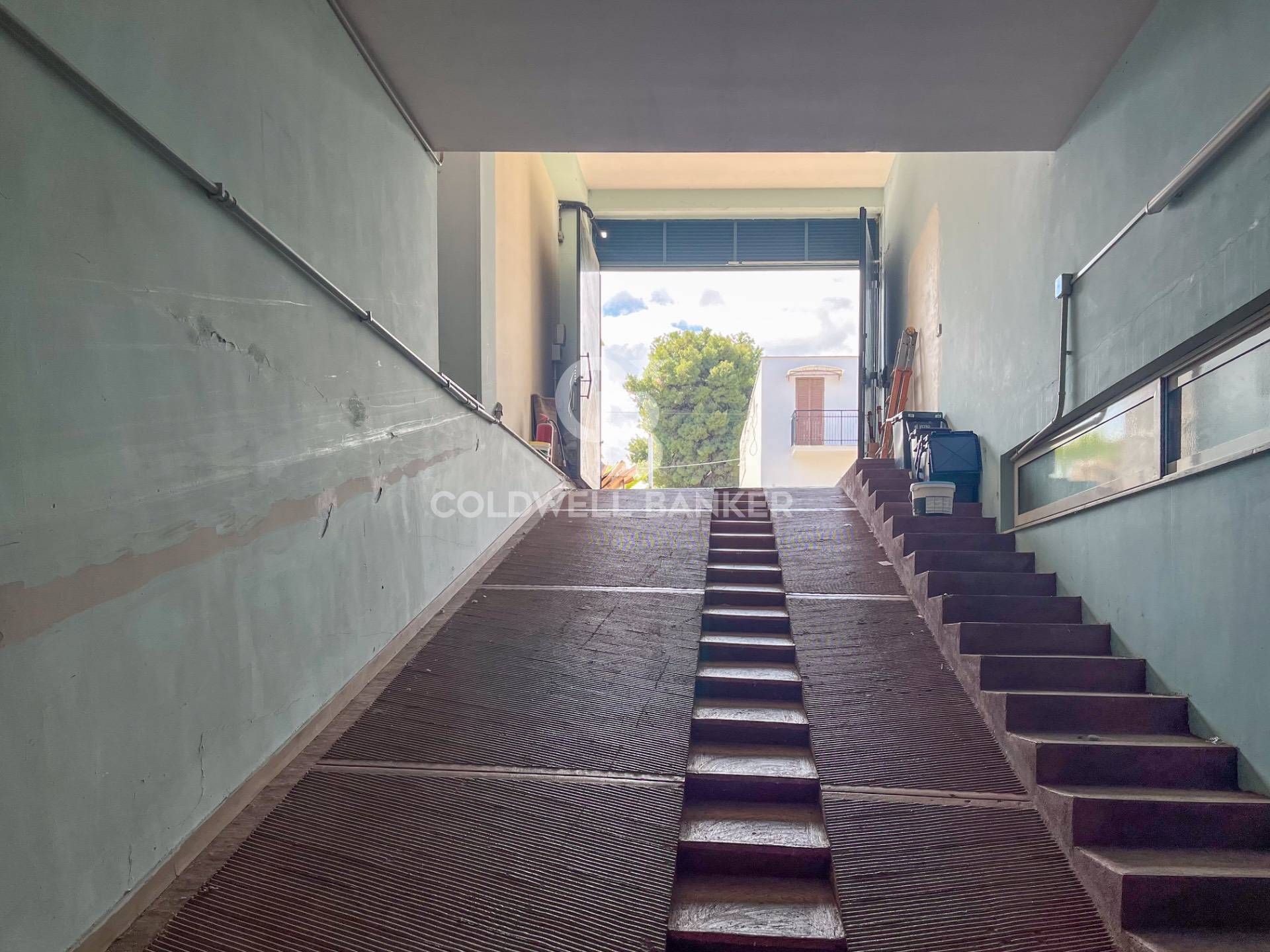 Posto auto coperto in affitto a Andria