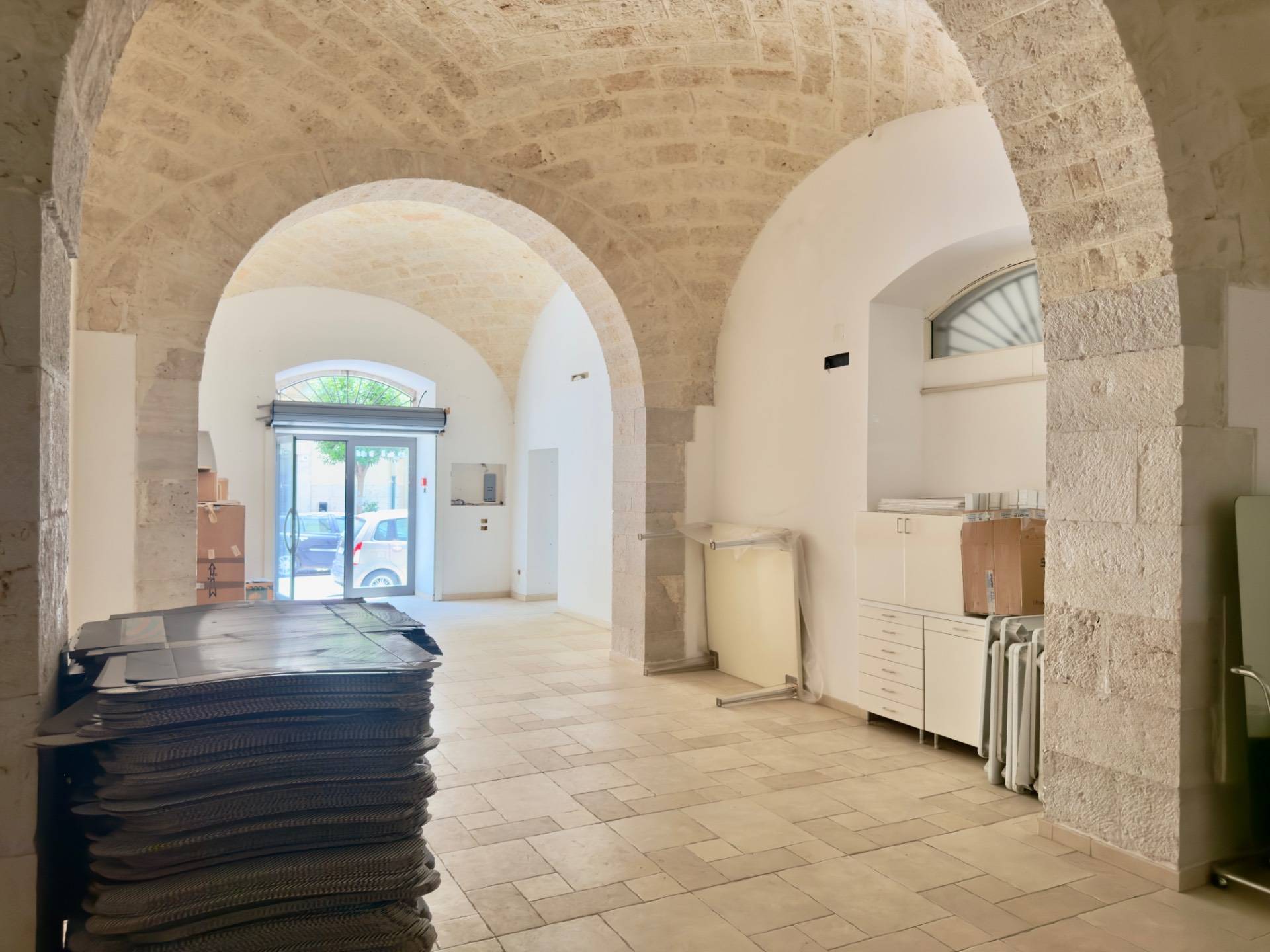 Locale commerciale in vendita a Trani