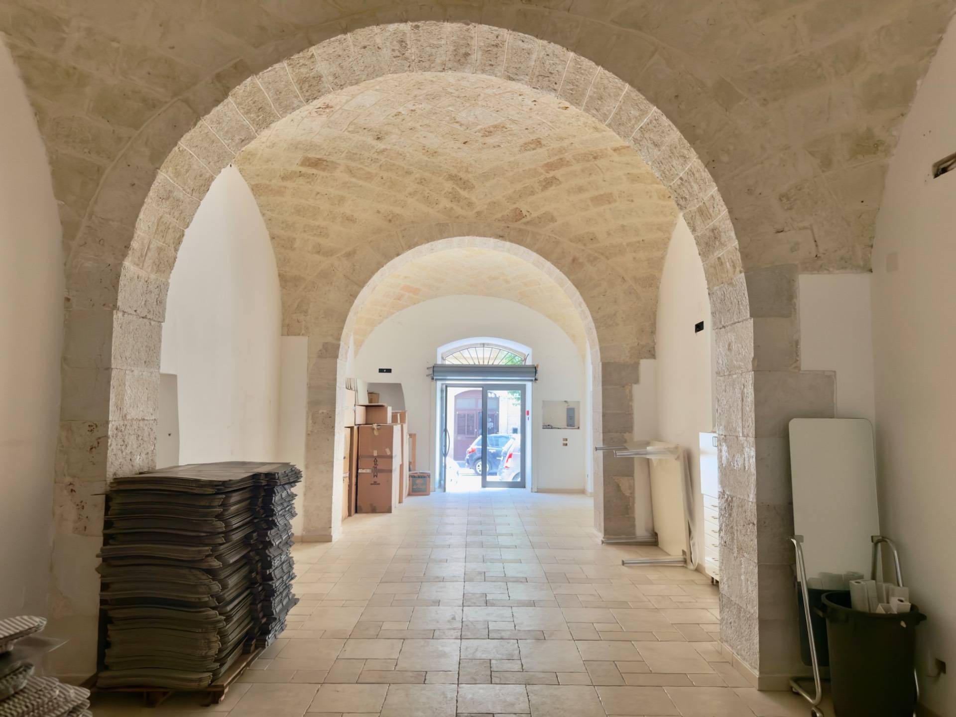 Locale commerciale in vendita a Trani