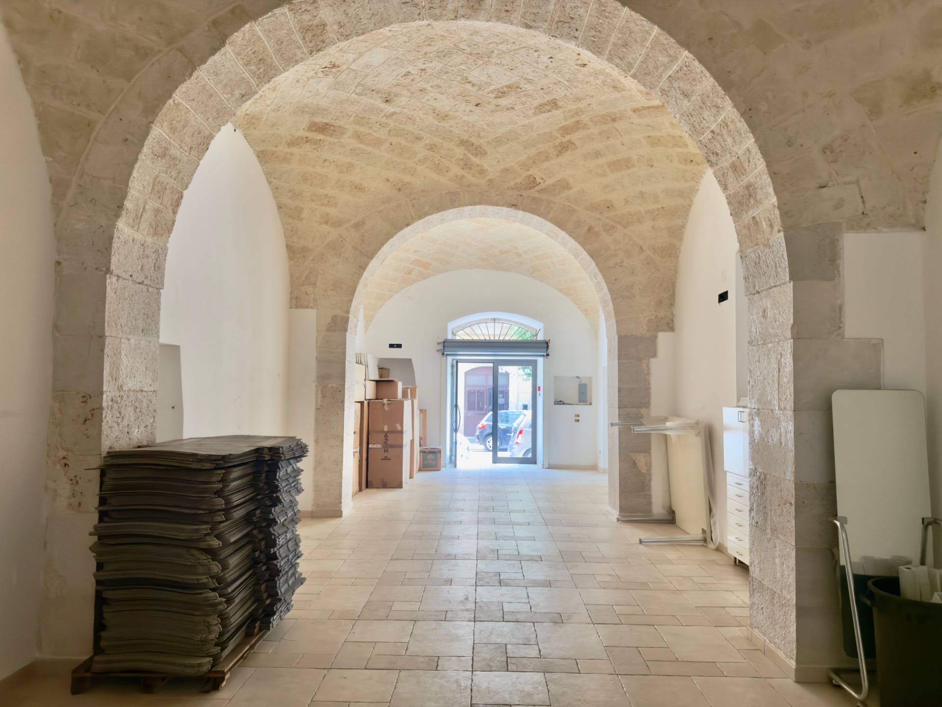 Locale commerciale in vendita a Trani