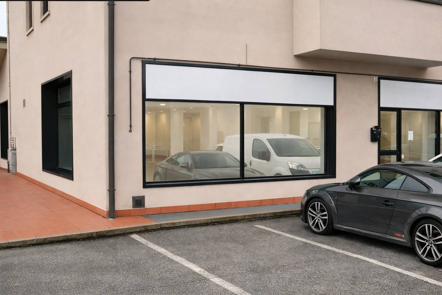 Locale commerciale in affitto a San Giovanni Lupatoto, Pozzo