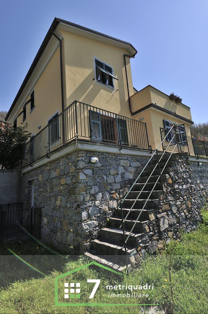 Casa indipendente con giardino, Mezzanego prati