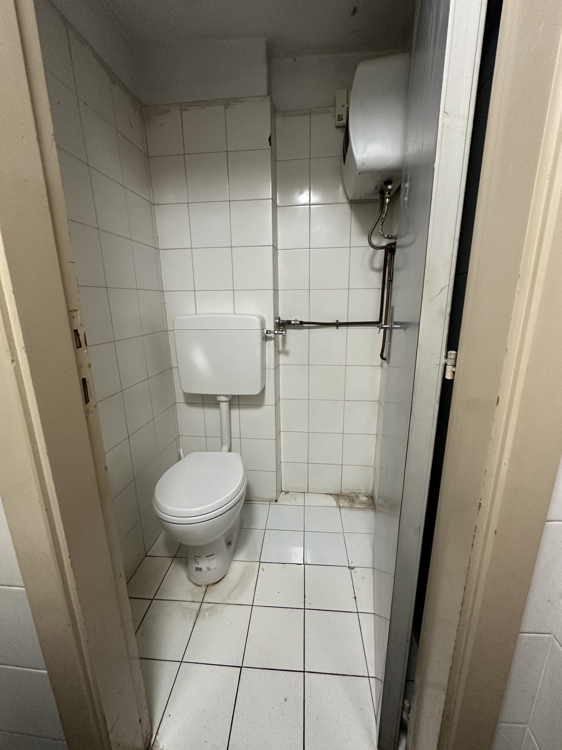 Locale commerciale da ristrutturare in corso giuseppe garibaldi 12, Chiavari