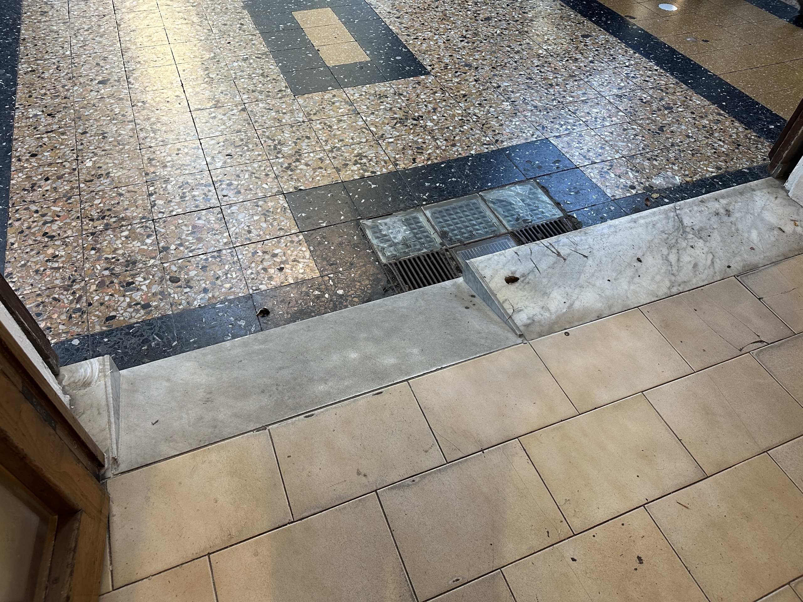 Locale commerciale da ristrutturare in corso giuseppe garibaldi 12, Chiavari