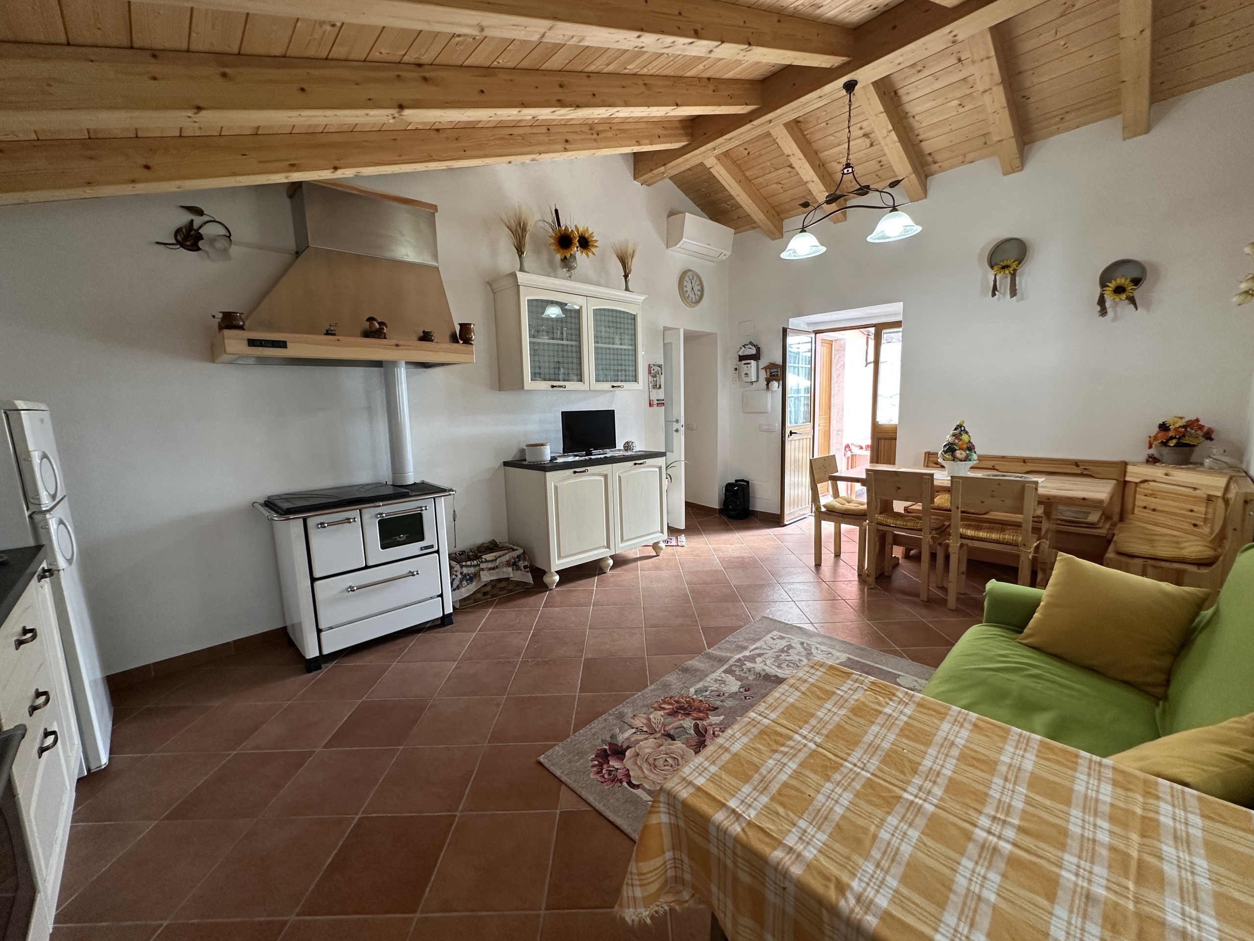 Appartamento con giardino in via tolceto 57, Ne