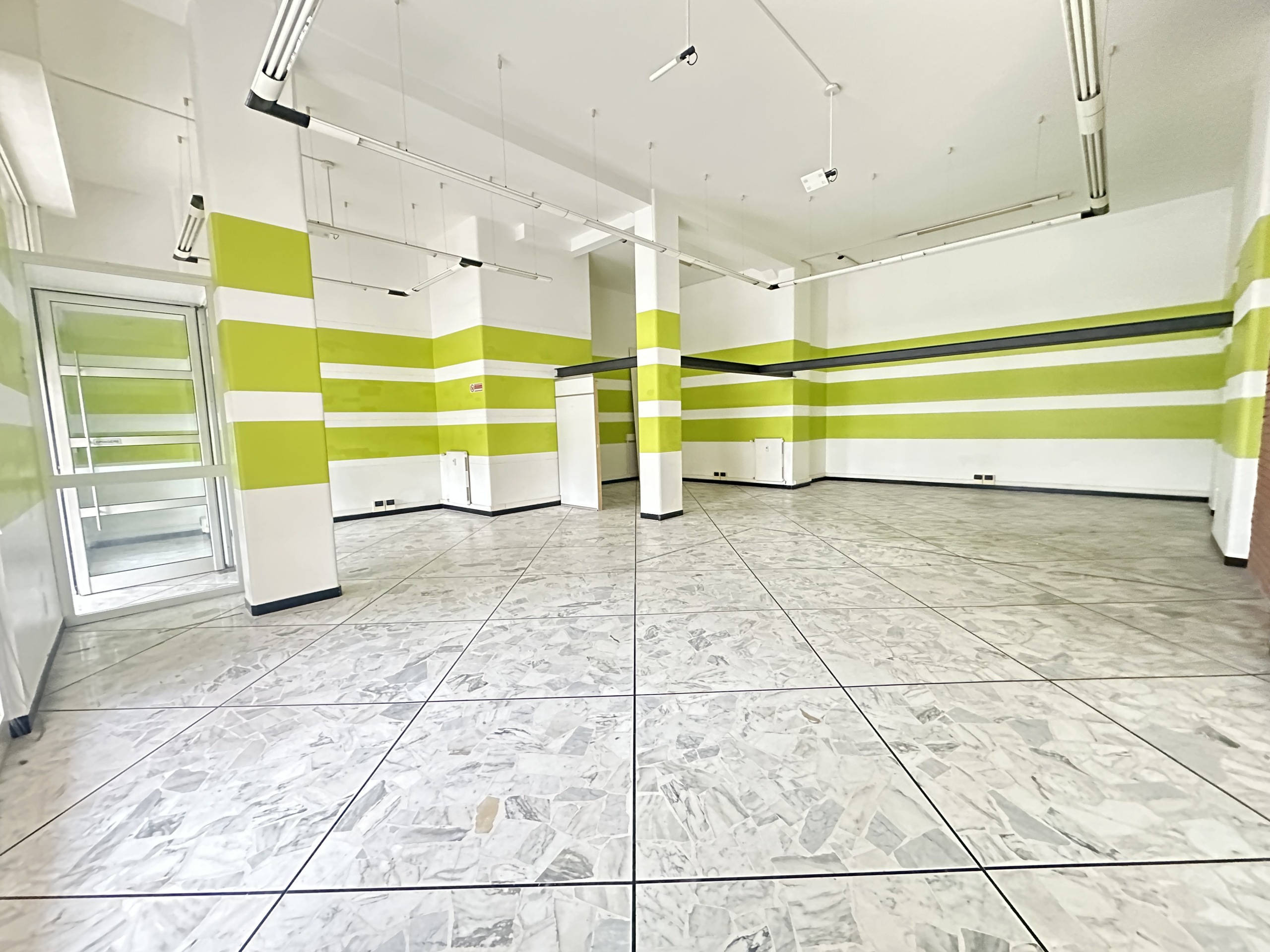 Locale commerciale in affitto, Chiavari centro