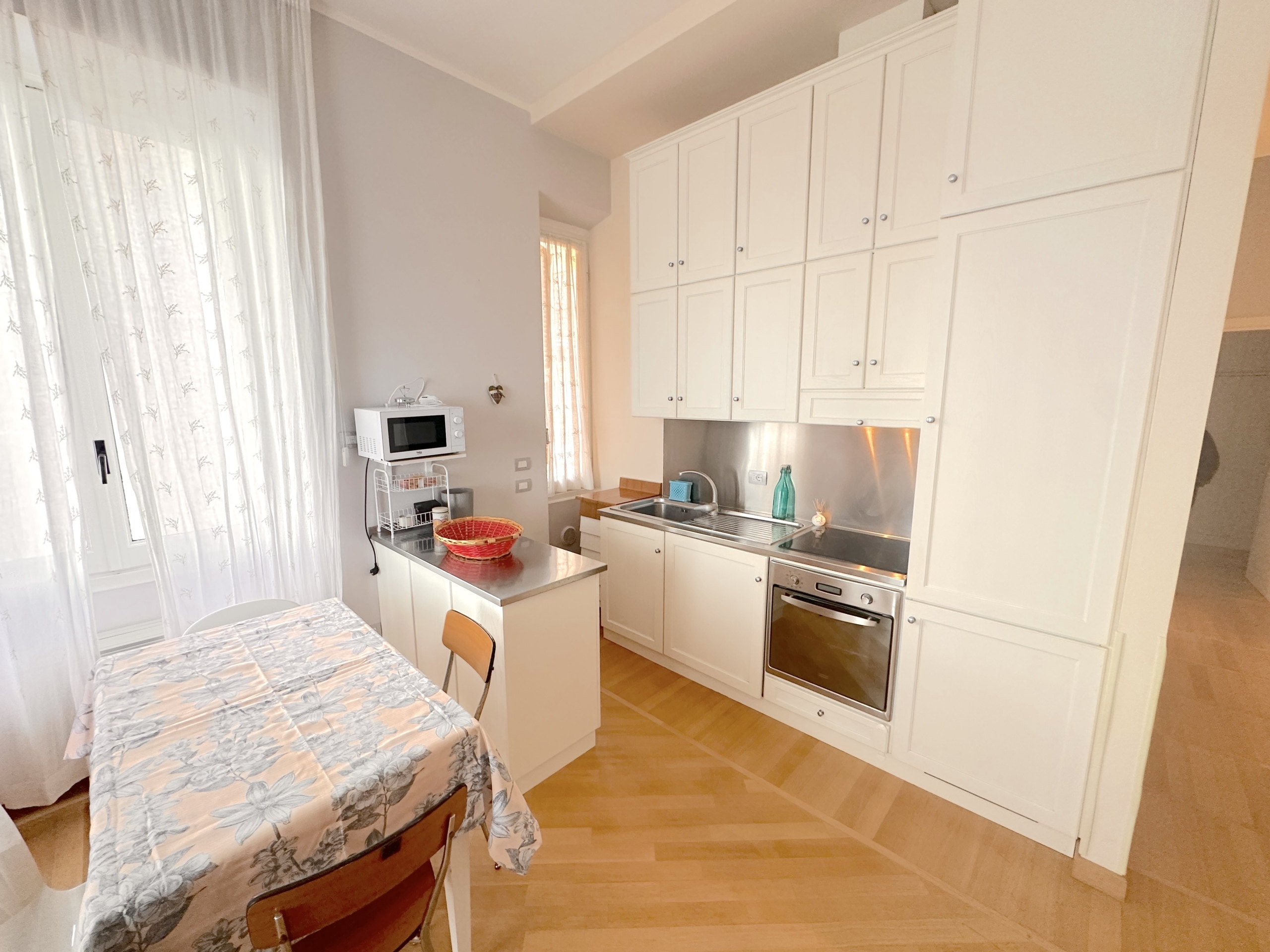 Trilocale ristrutturato in piazza madonna dell'orto, Chiavari