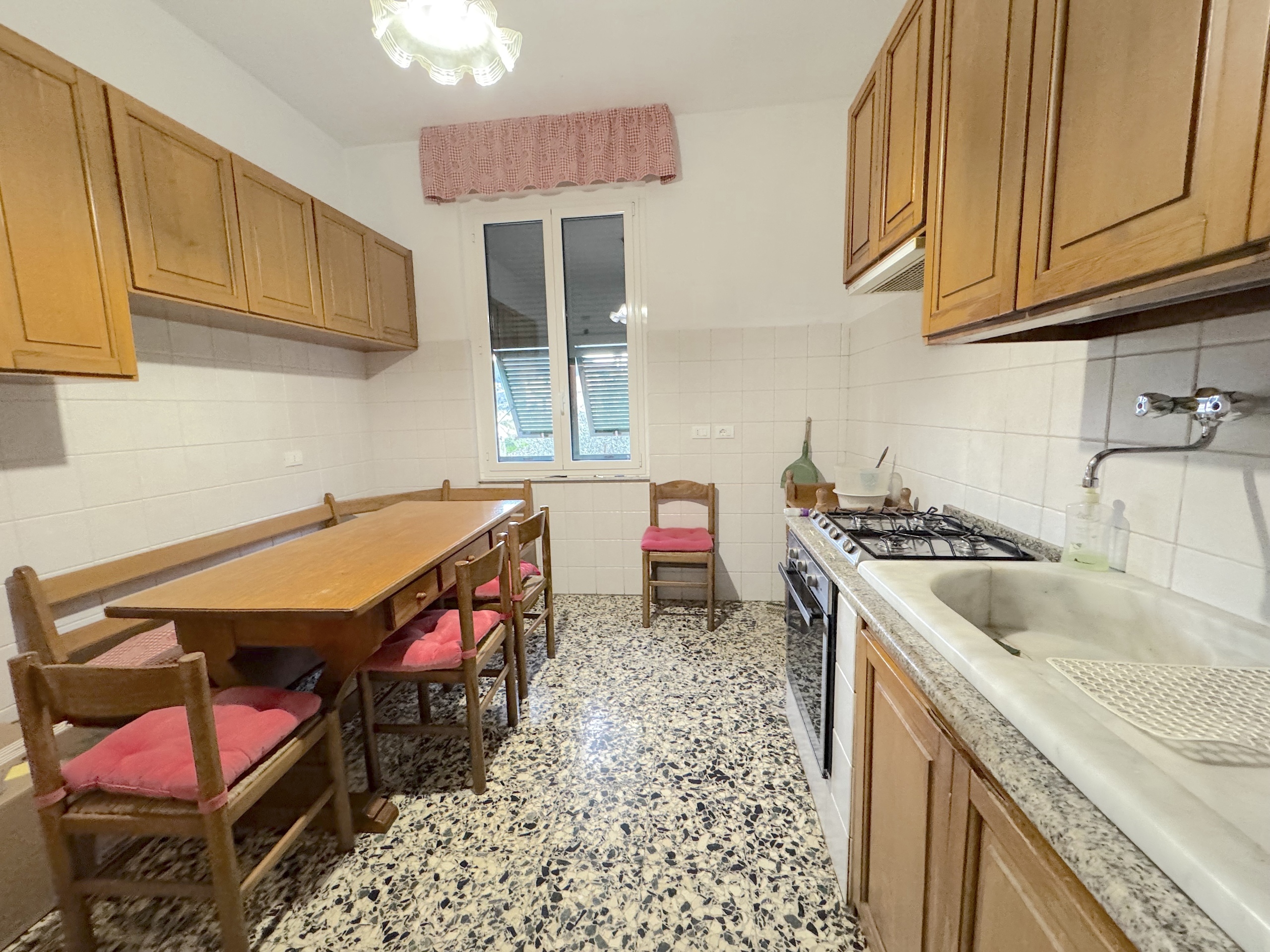 Casa indipendente con box a Leivi