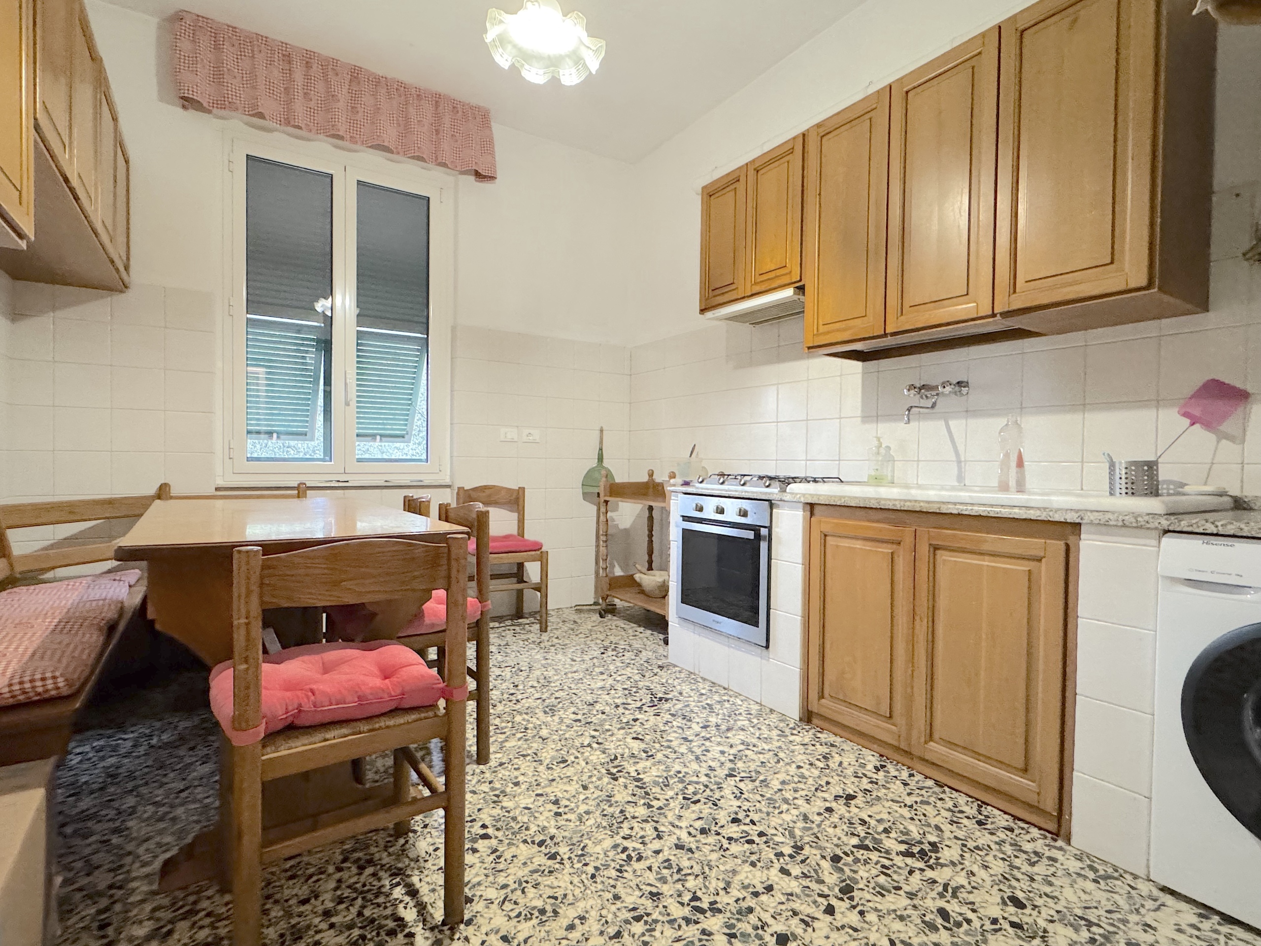 Casa indipendente con box a Leivi