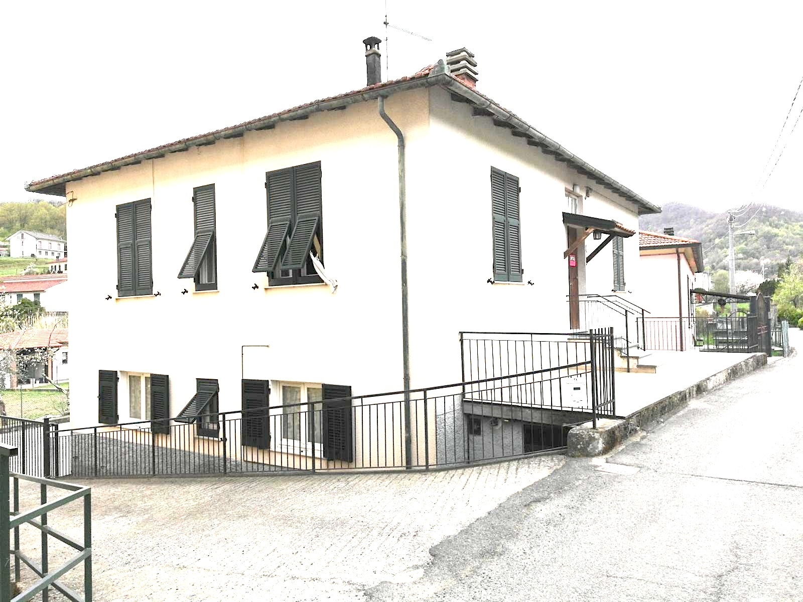 Casa indipendente con box doppio, Varese Ligure san pietro vara