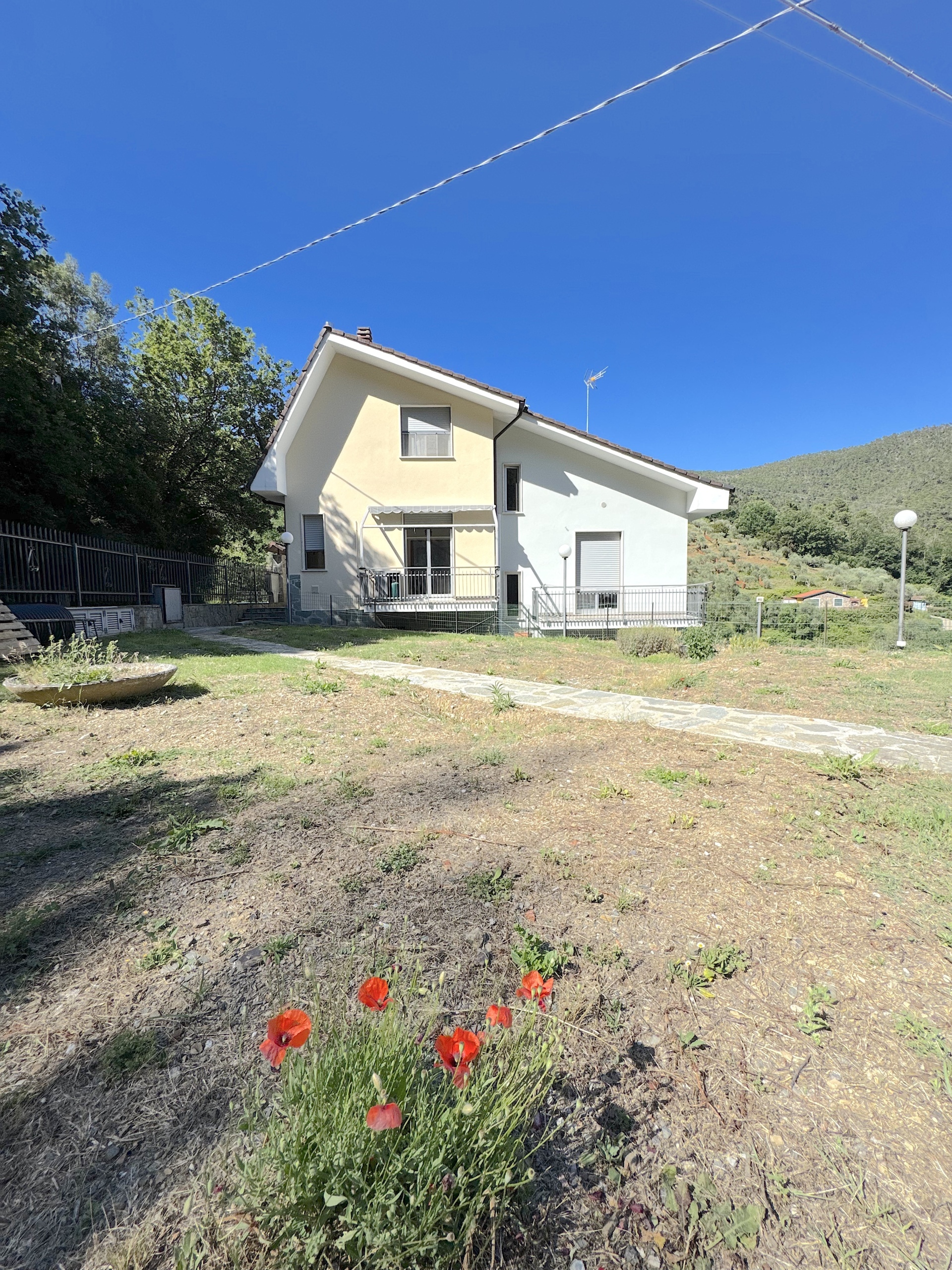 Casa indipendente con giardino a Casarza Ligure