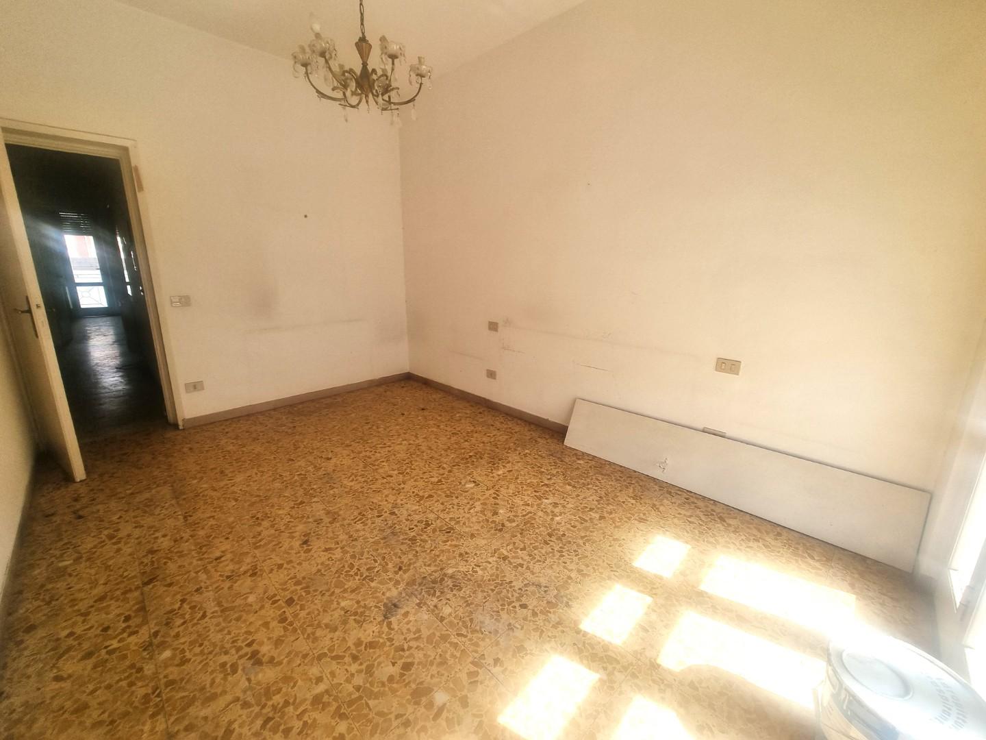 Appartamento da ristrutturare, Viareggio centro pineta