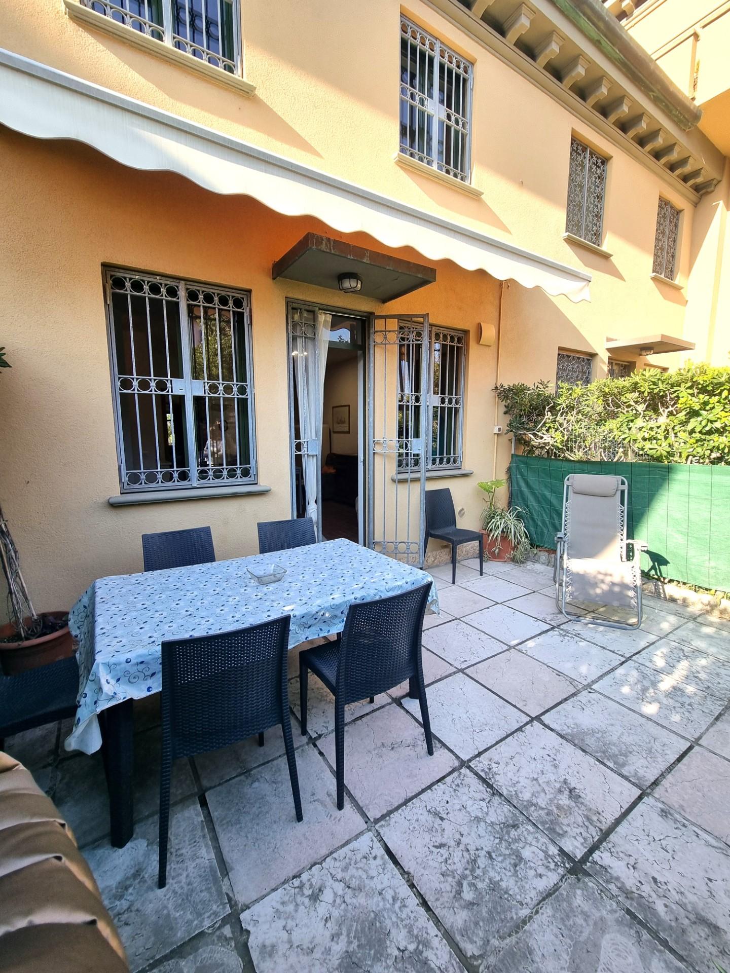 Villa arredata in affitto a Viareggio