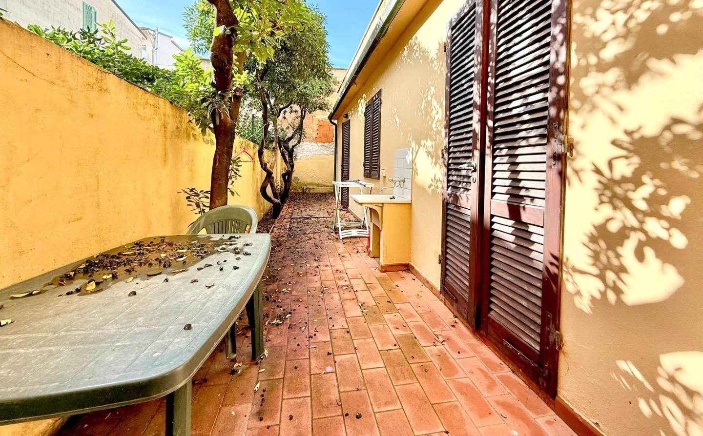 Trilocale con giardino, Camaiore lido di