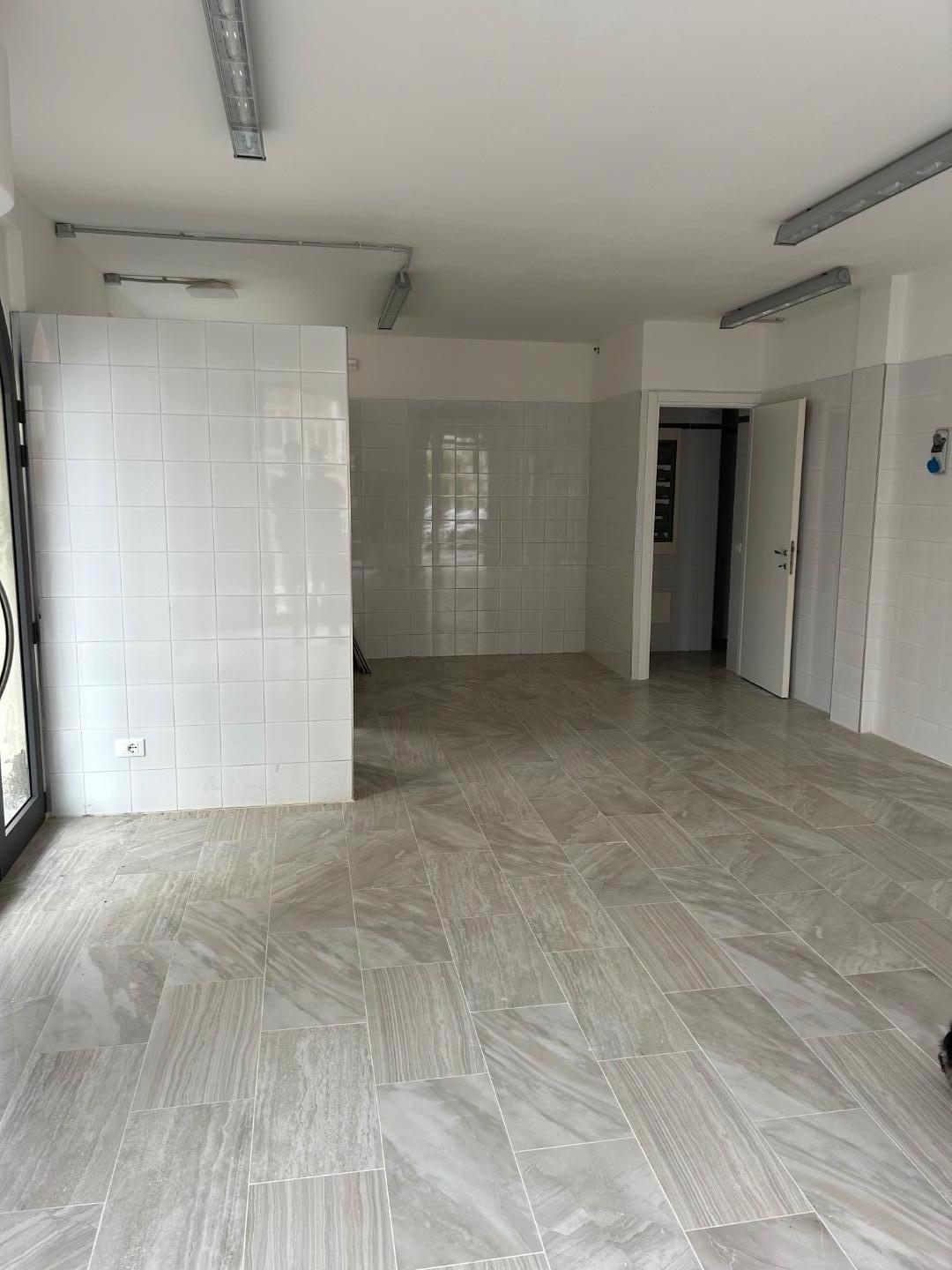 Negozio in vendita, Viareggio centro mare