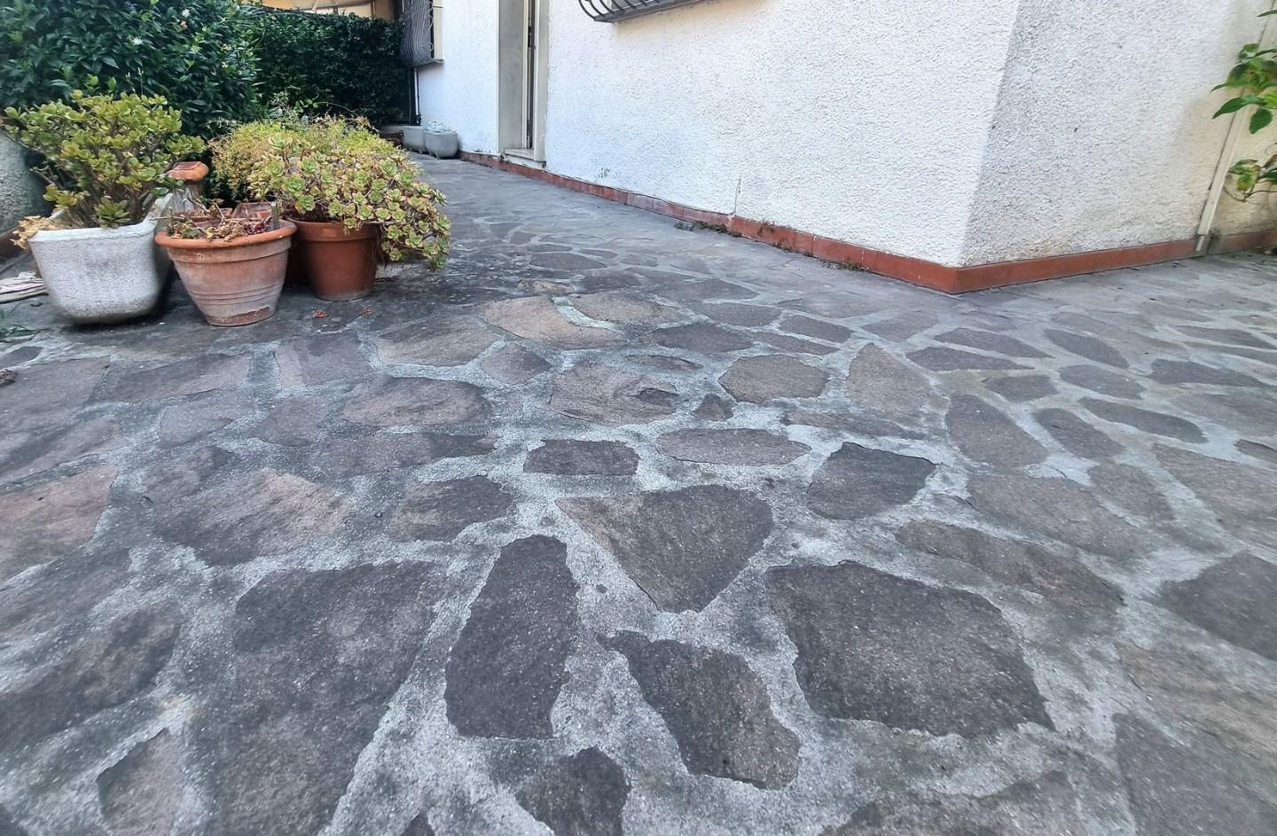 Villa Bifamiliare con giardino, Viareggio migliarina