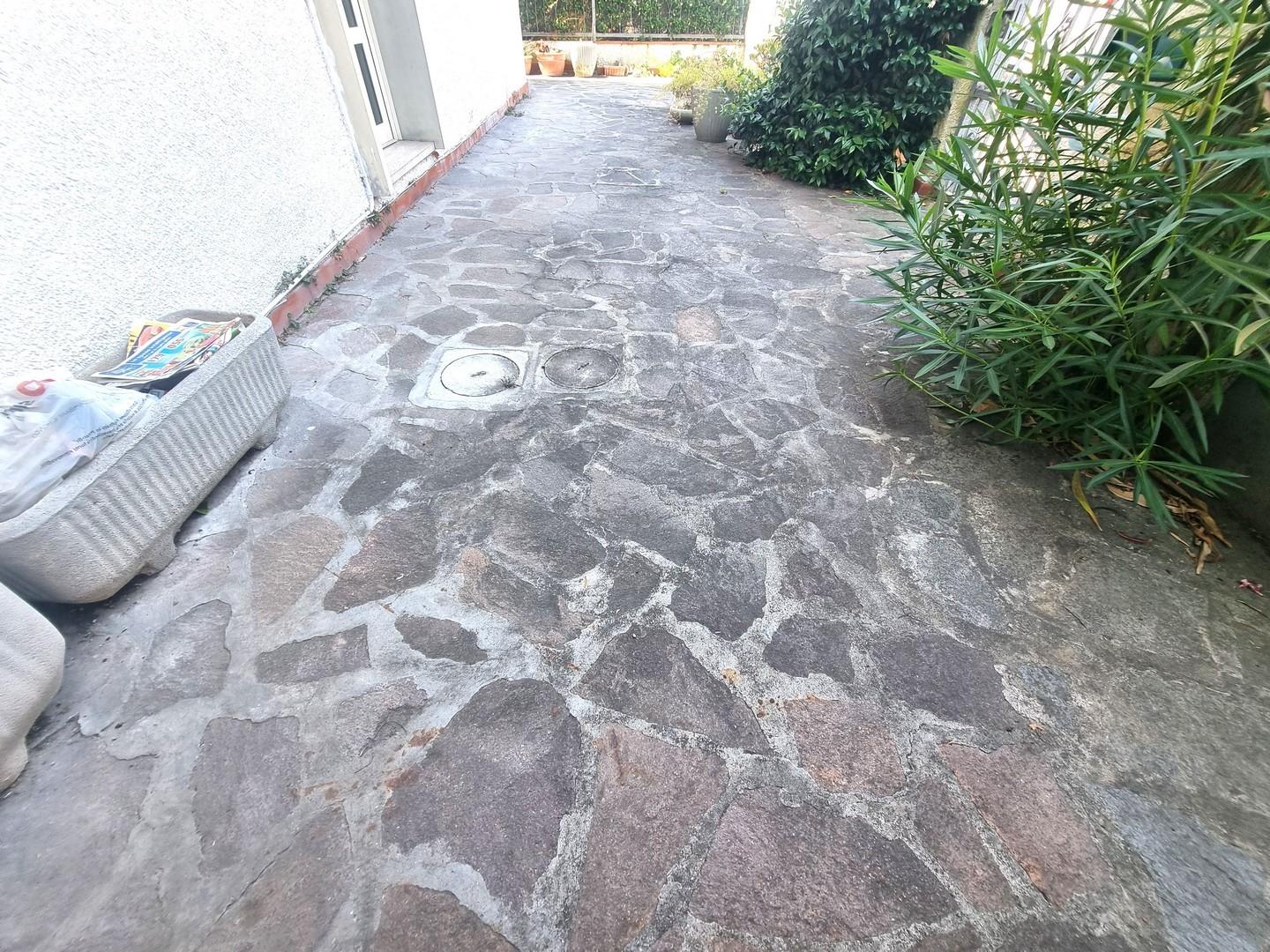 Villa Bifamiliare con giardino, Viareggio migliarina