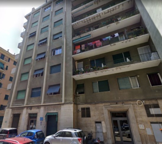 Appartamento con terrazzo in via la spezia 4, Genova